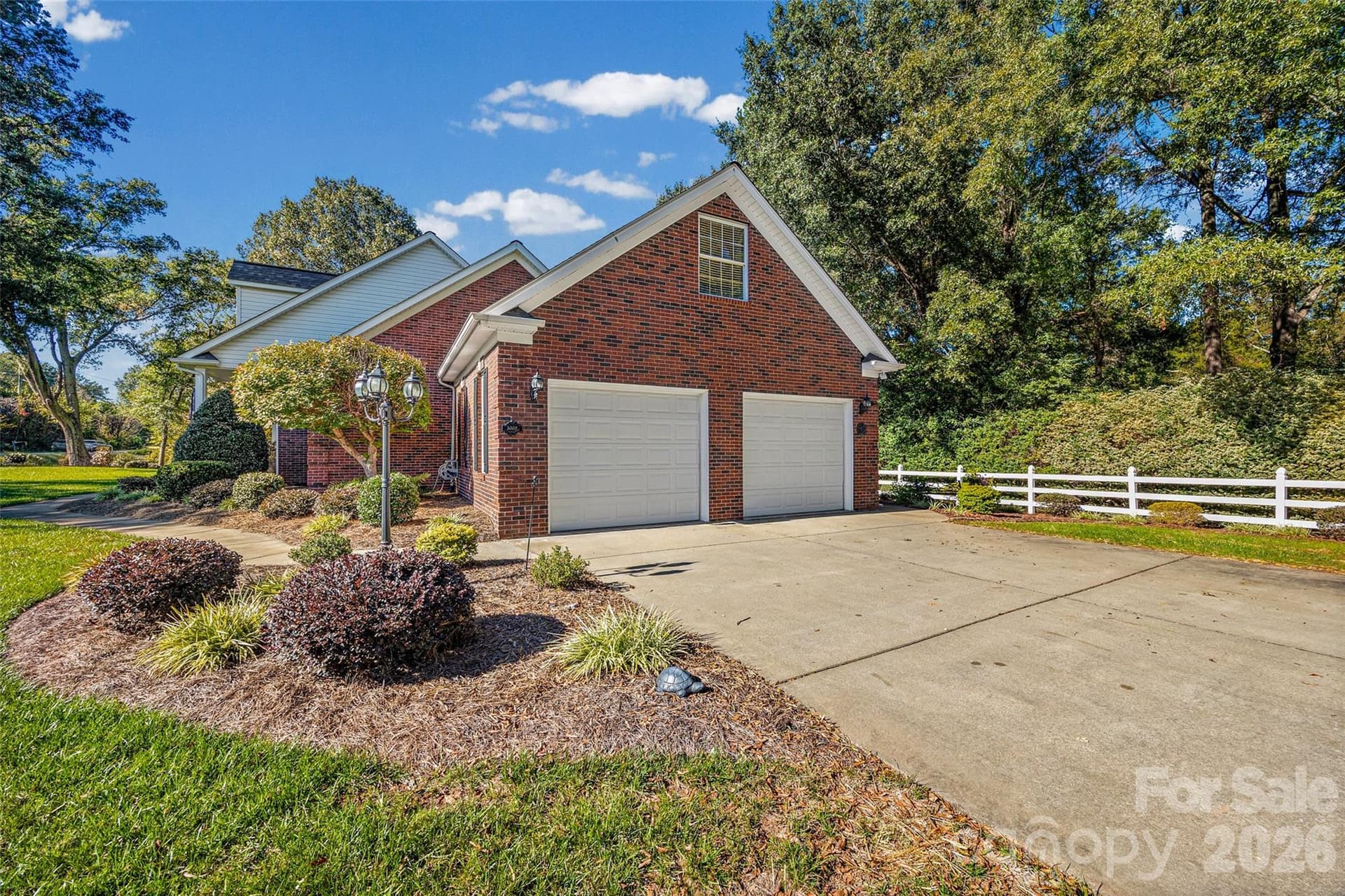 2 car side load garage - 2005 Westridge Drive, Rock Hill