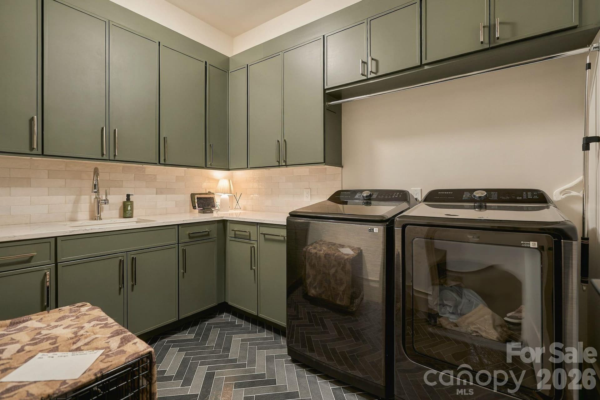 Single Family Residence at 900 Jefferson Drive, Charlotte, photo 32 of 48