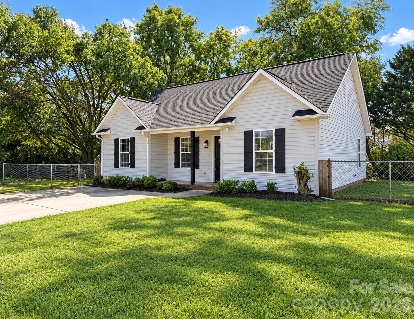 Single Family Residence at 507 Old High Court, Rock Hill, photo 2 of 2