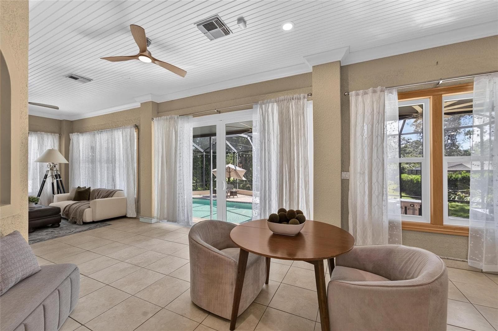 Lanai - 1009 EMERALD CREEK DR, VALRICO