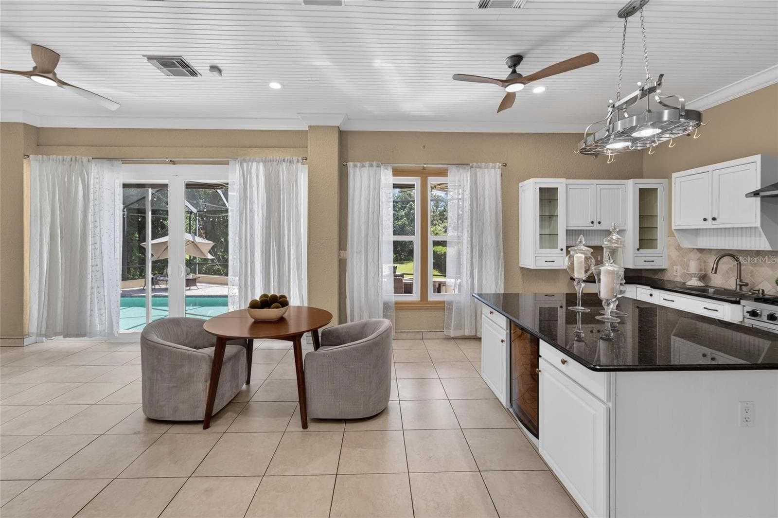 Lanai - 1009 EMERALD CREEK DR, VALRICO
