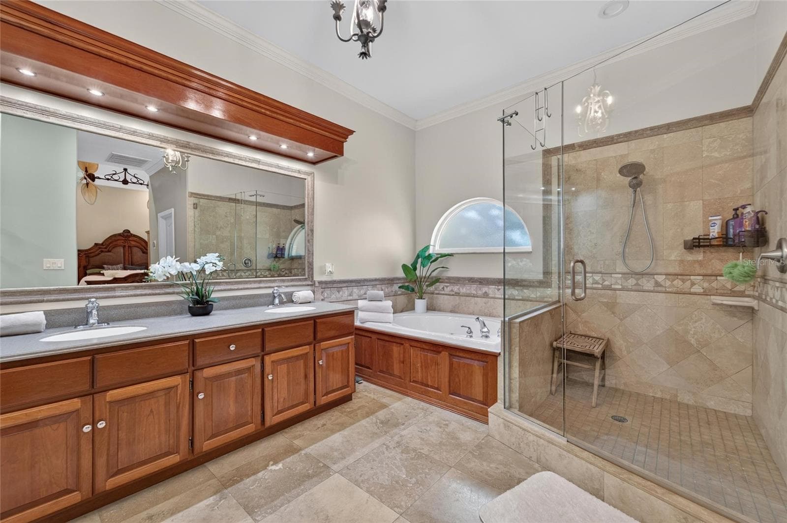 Primary bedroom ensuite - 1009 EMERALD CREEK DR, VALRICO