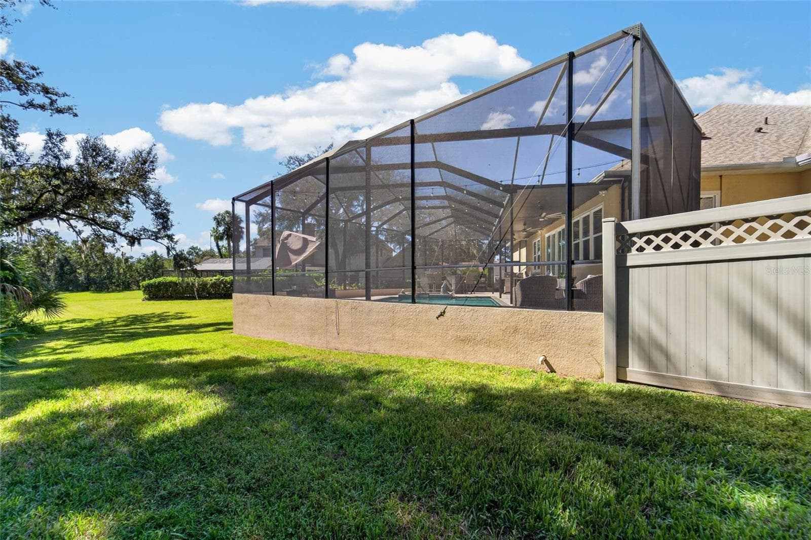Single Family Residence at 1009 EMERALD CREEK DR, VALRICO, photo 62 of 87