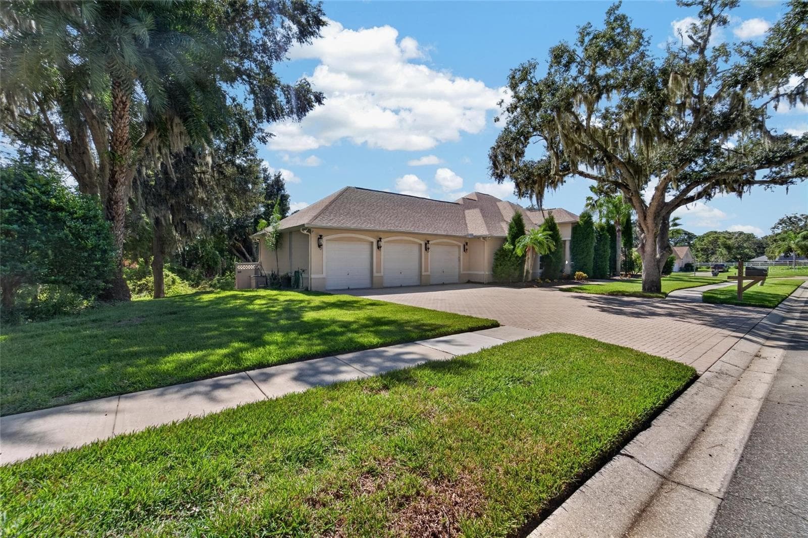 Single Family Residence at 1009 EMERALD CREEK DR, VALRICO, photo 73 of 87