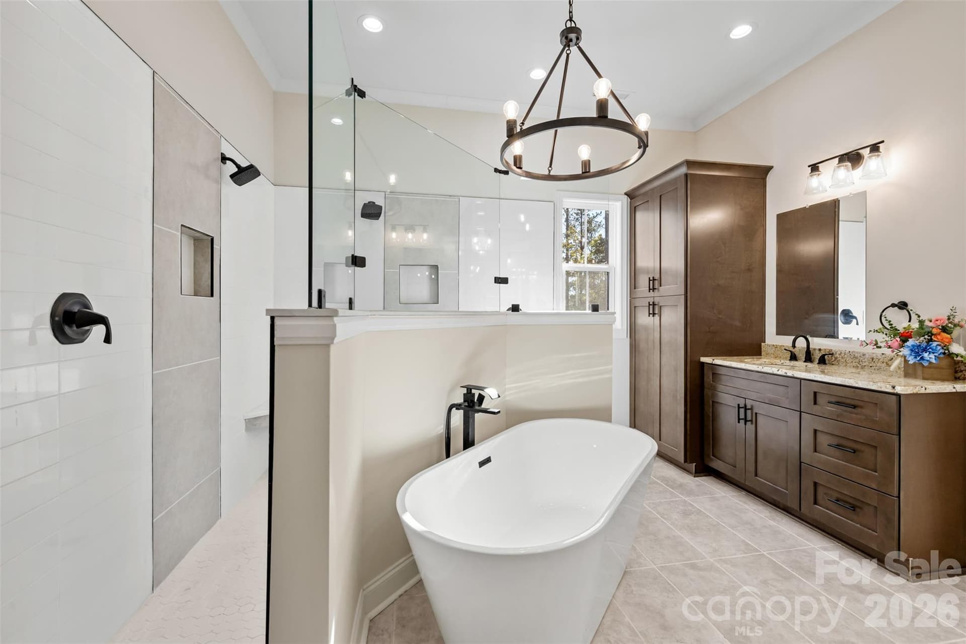 Primary Bath Main House - 2137 Overbrook Way, Kershaw