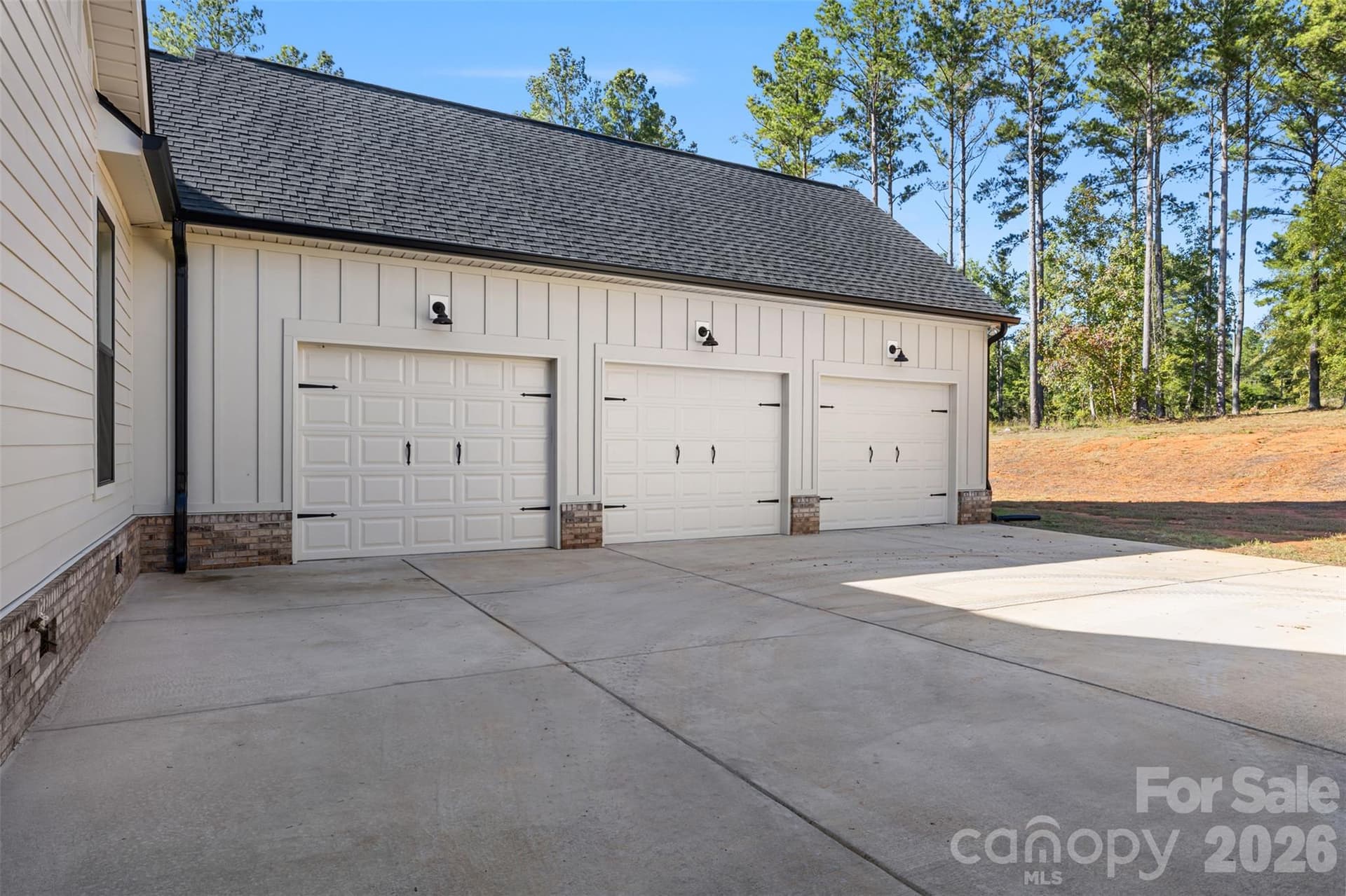 Over Sized 3 car Garage - 2137 Overbrook Way, Kershaw