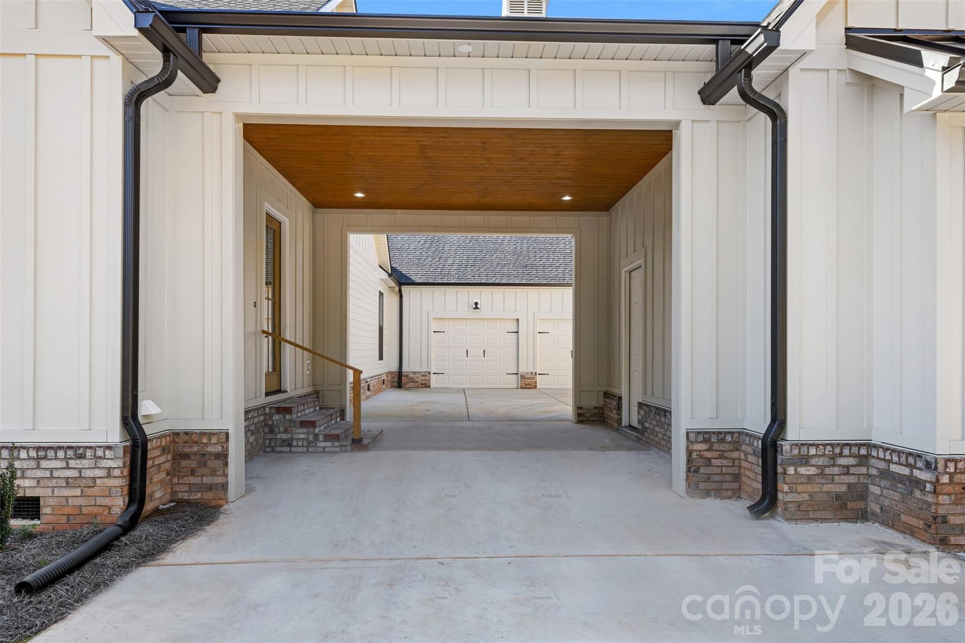 Driveway to Main House with carport - 2137 Overbrook Way, Kershaw
