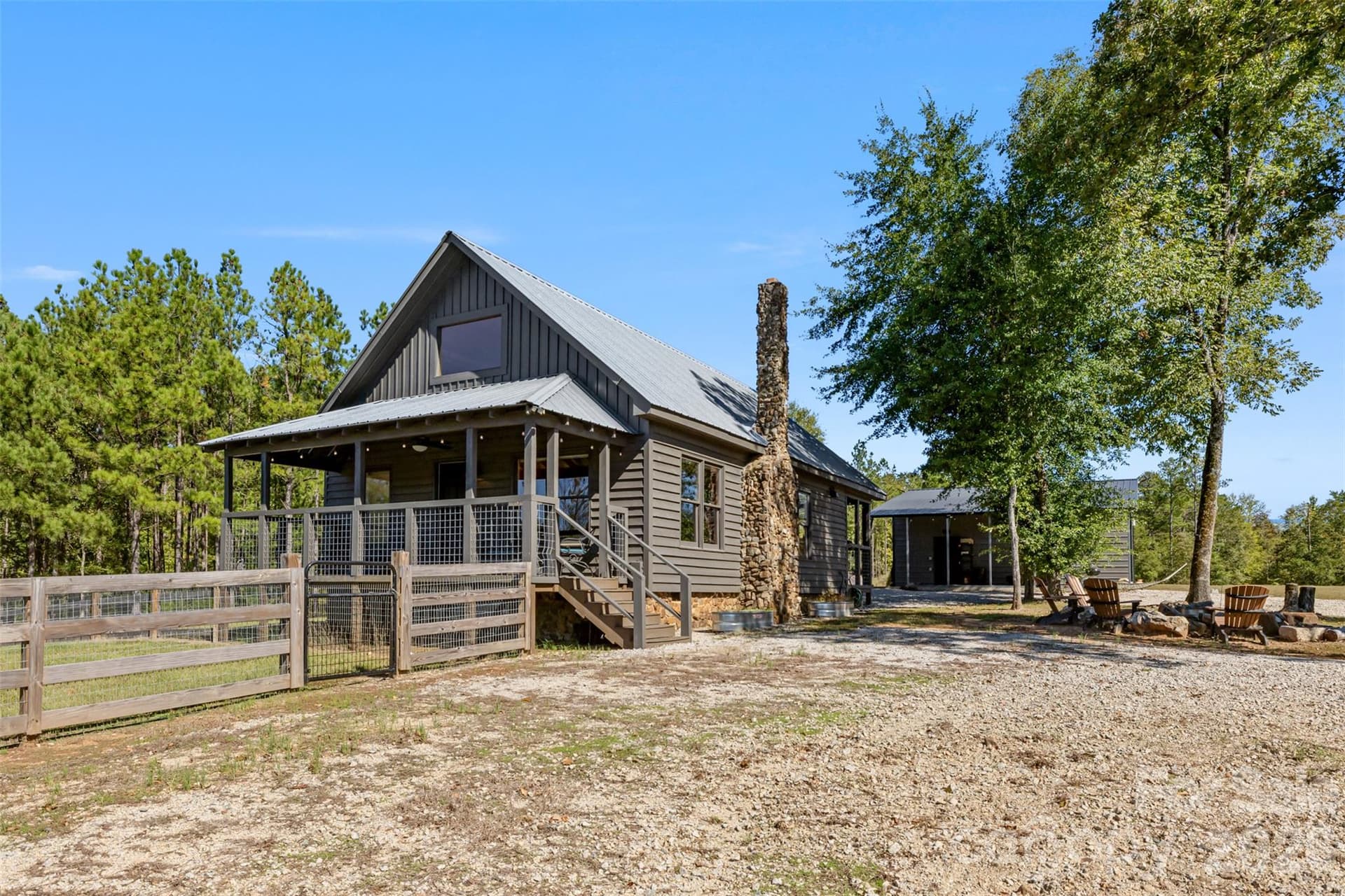 Back porch of cabin over looking the fenced pasture - 2137 Overbrook Way, Kershaw