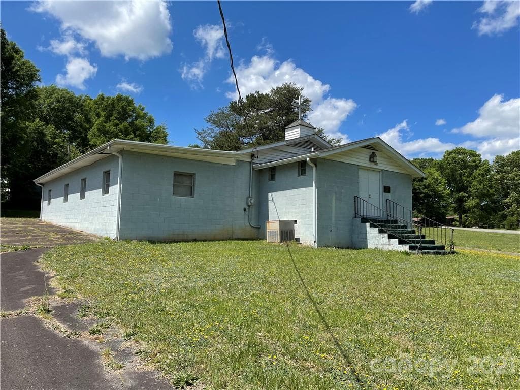 Special Purpose at 3391 Briarwood Drive, Maiden, photo 5 of 36