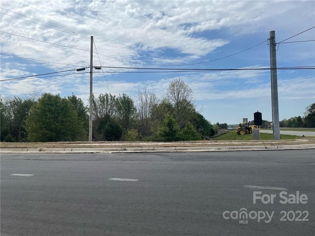Kannapolis Pkwy 2 lane divided HWY direction is S toward 85 - Kannapolis