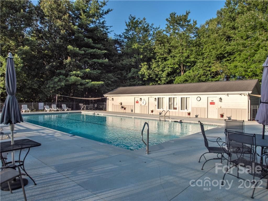 Community Pool - Arden