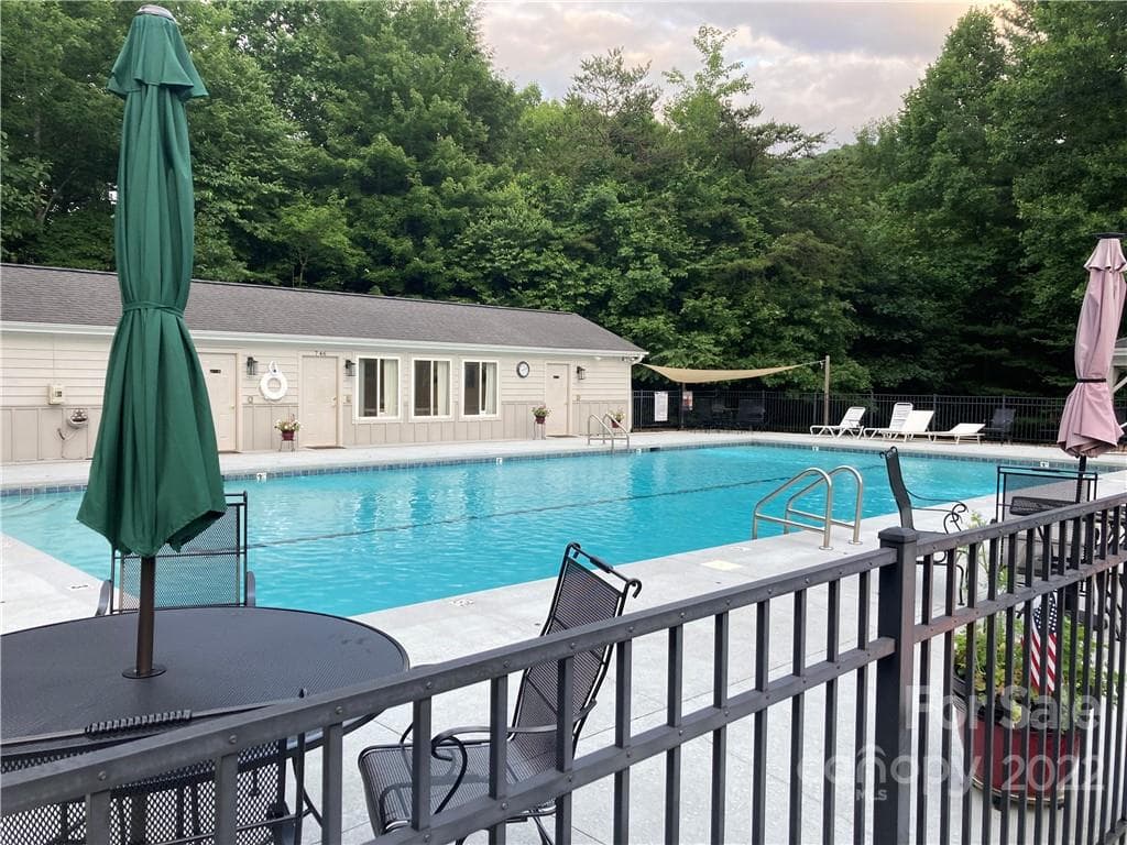 Community Pool - Arden