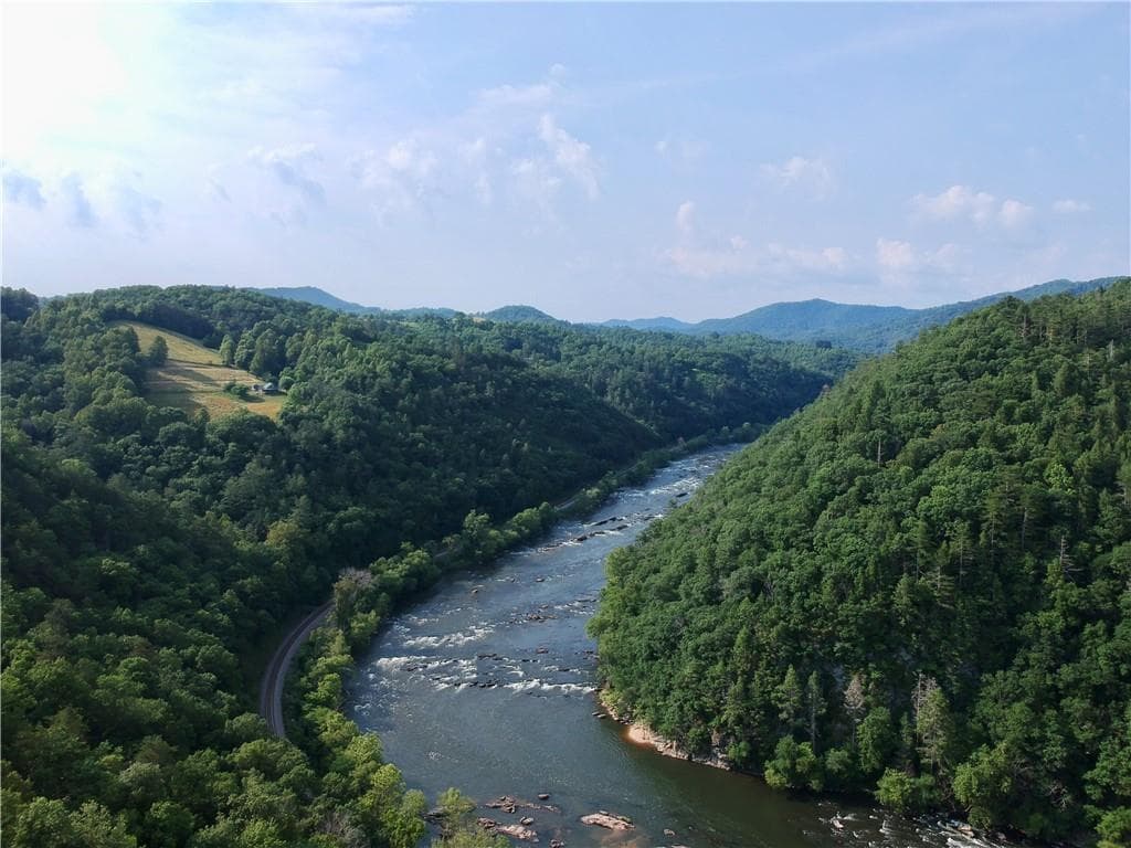 River view 2 from the neighborhood Lodge. - 305 Raccoon Run, Marshall