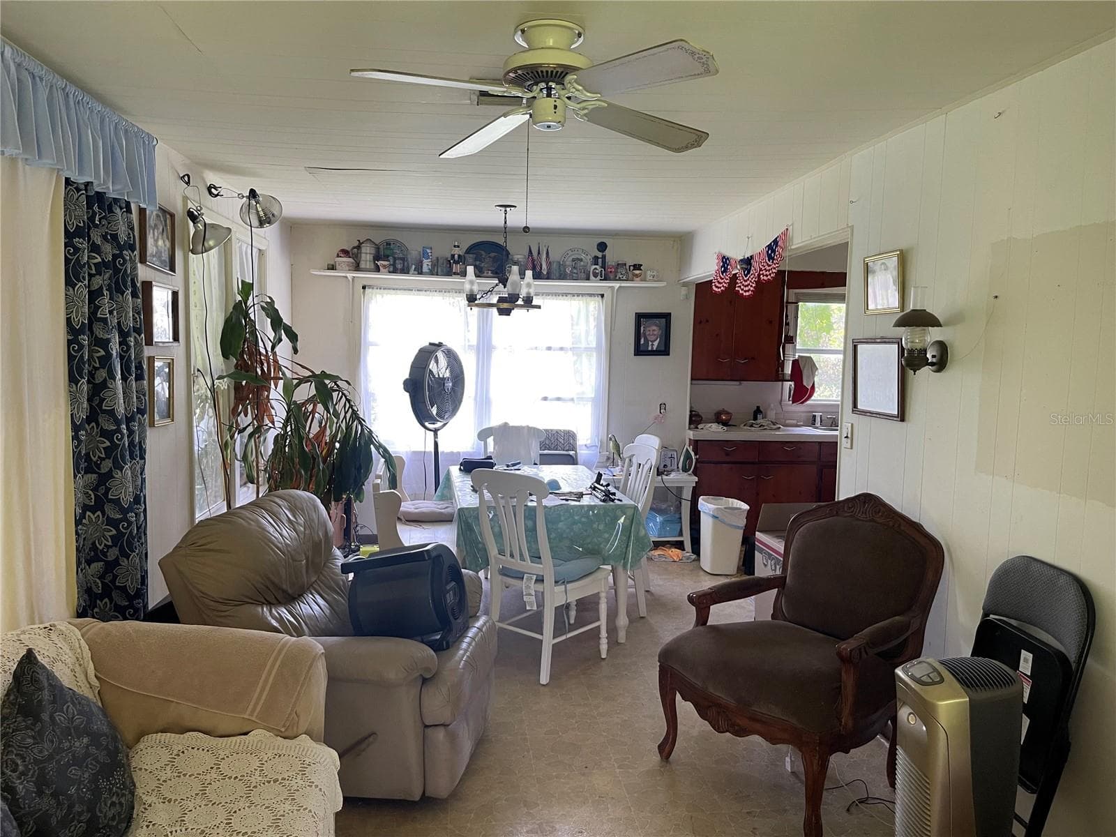 Single Family Residence at 809 W PIPKIN RD, LAKELAND, photo 5 of 9