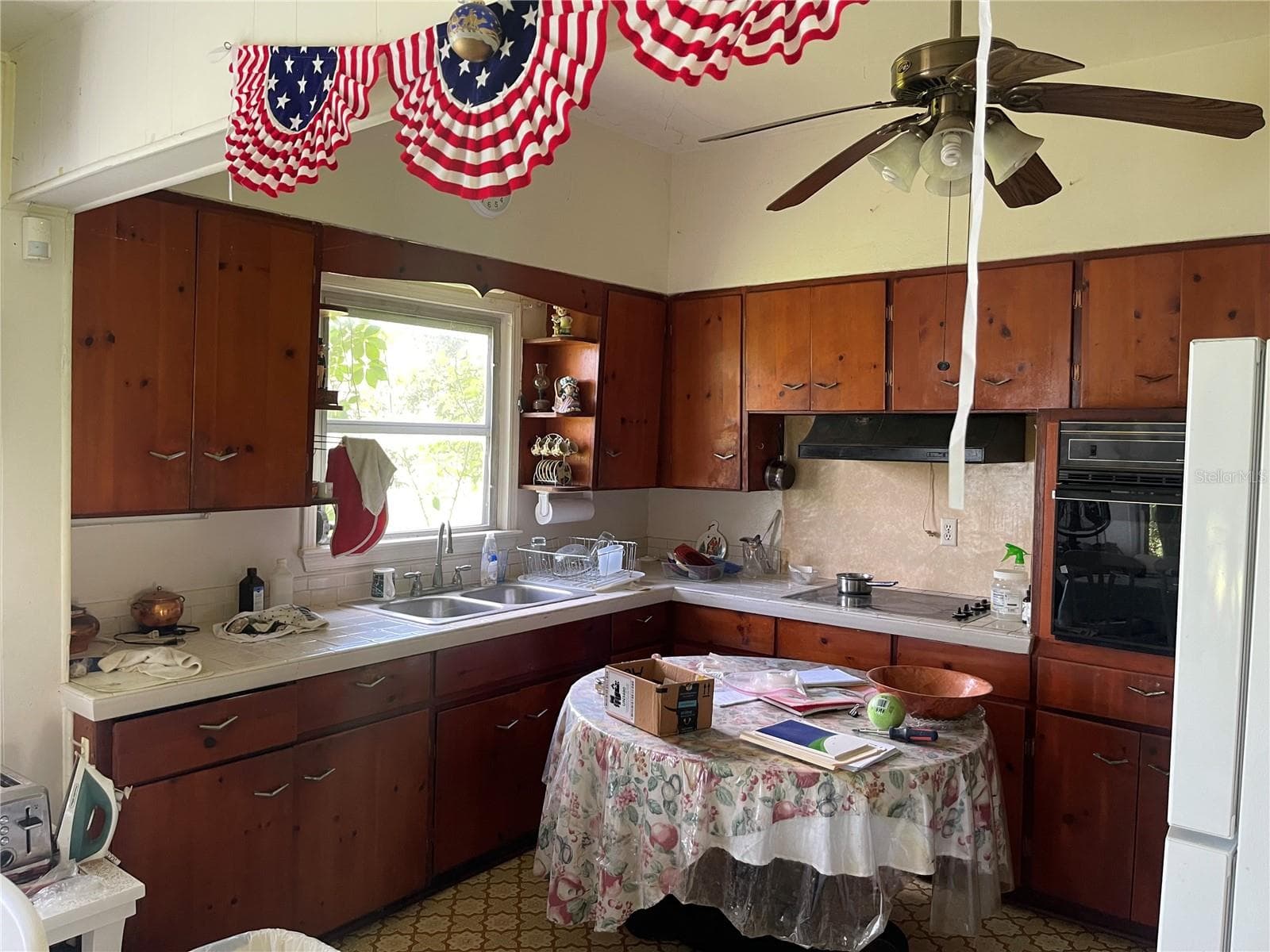 Single Family Residence at 809 W PIPKIN RD, LAKELAND, photo 6 of 9