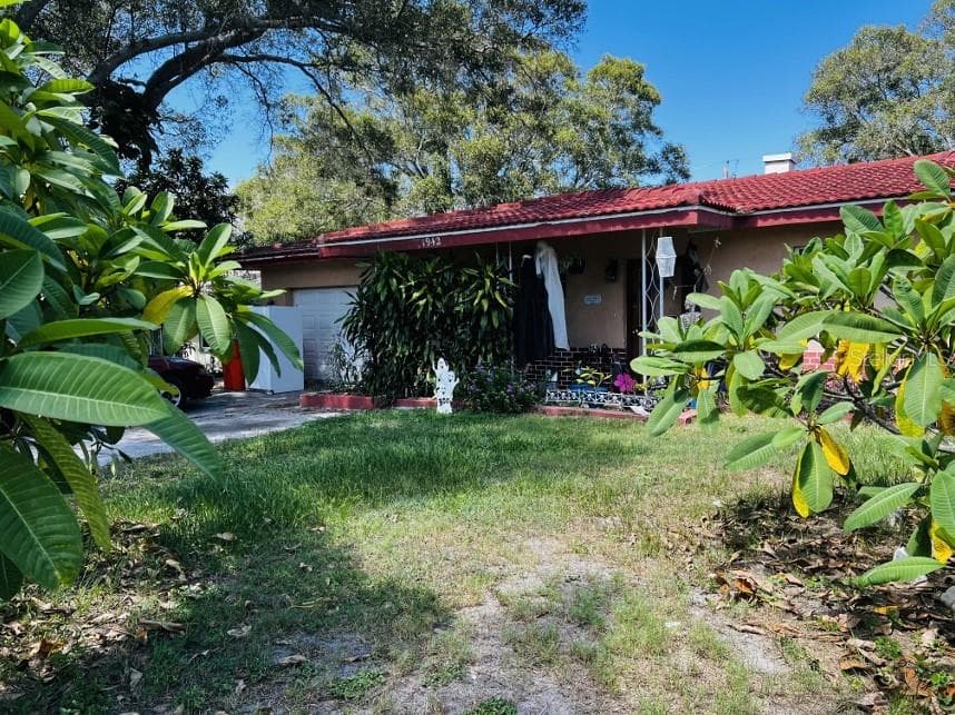 1942 ALTON DR