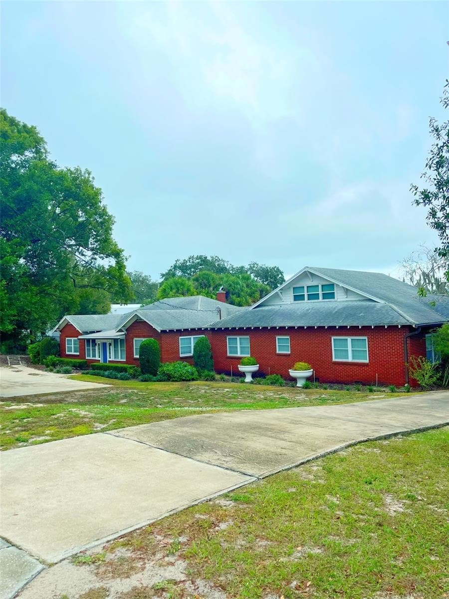 1200 W LAKE OTIS DR SE