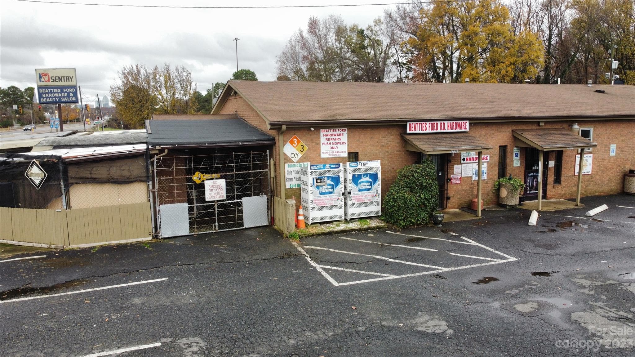 Business at Charlotte, photo 7 of 18