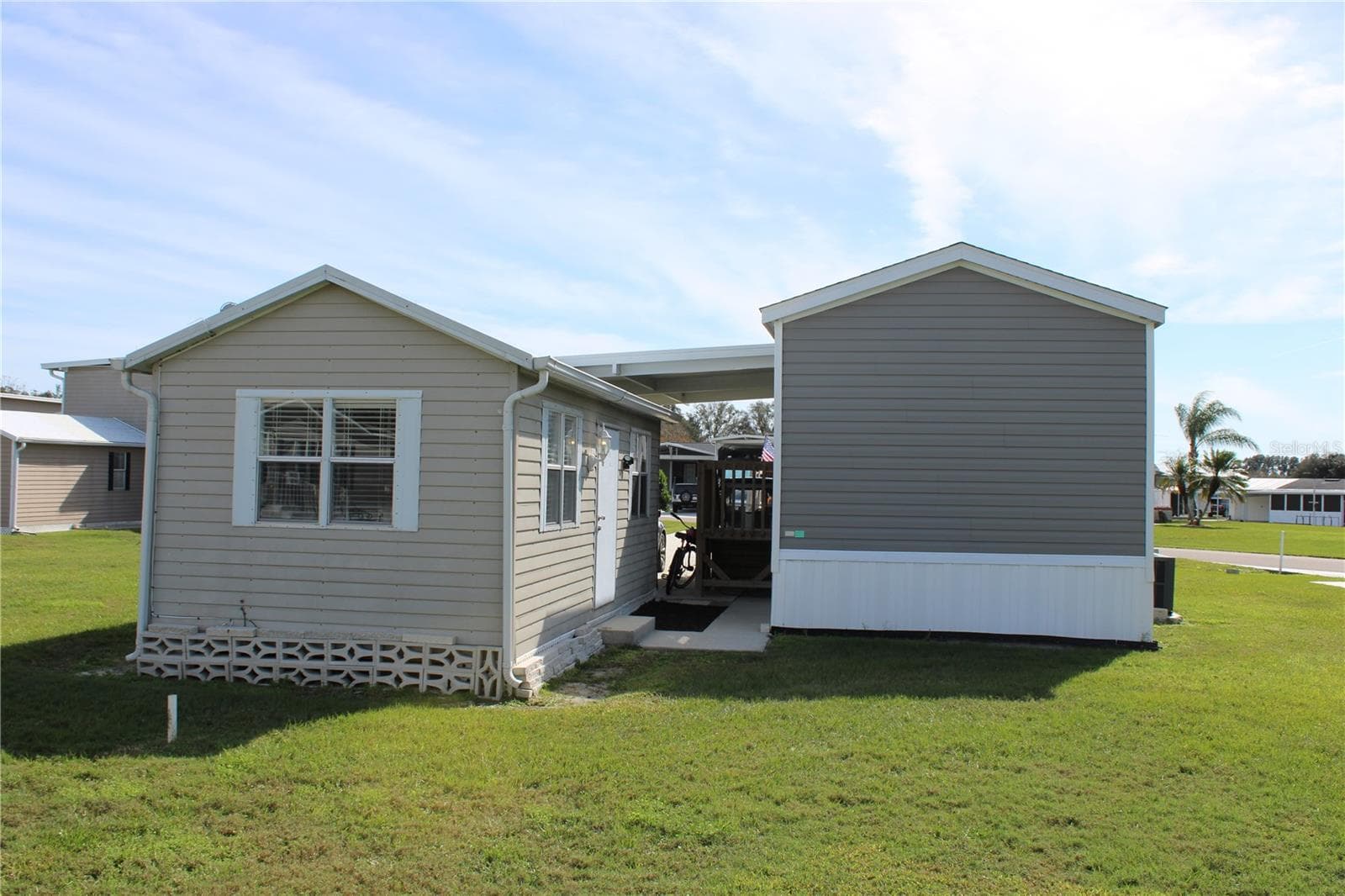Manufactured Home at 5143 NORTHSHORE DR, POLK CITY, photo 4 of 51