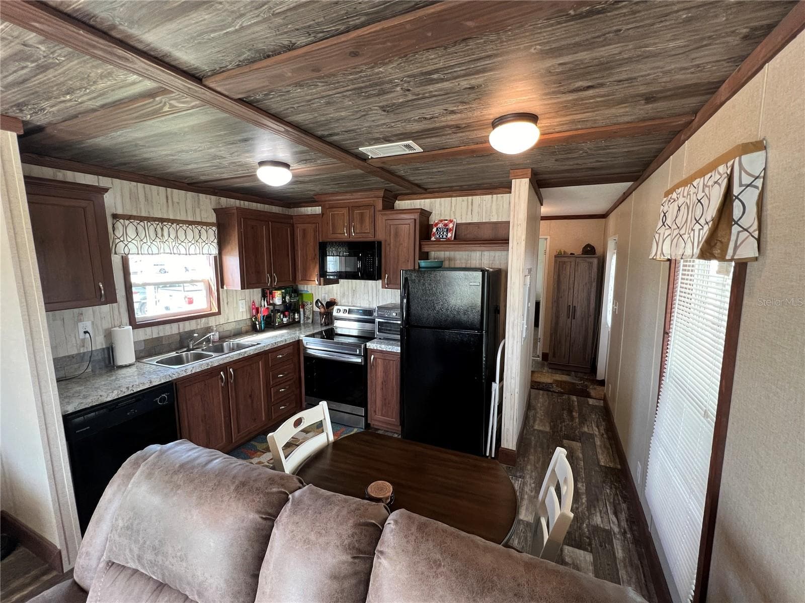 Manufactured Home at 5143 NORTHSHORE DR, POLK CITY, photo 12 of 51