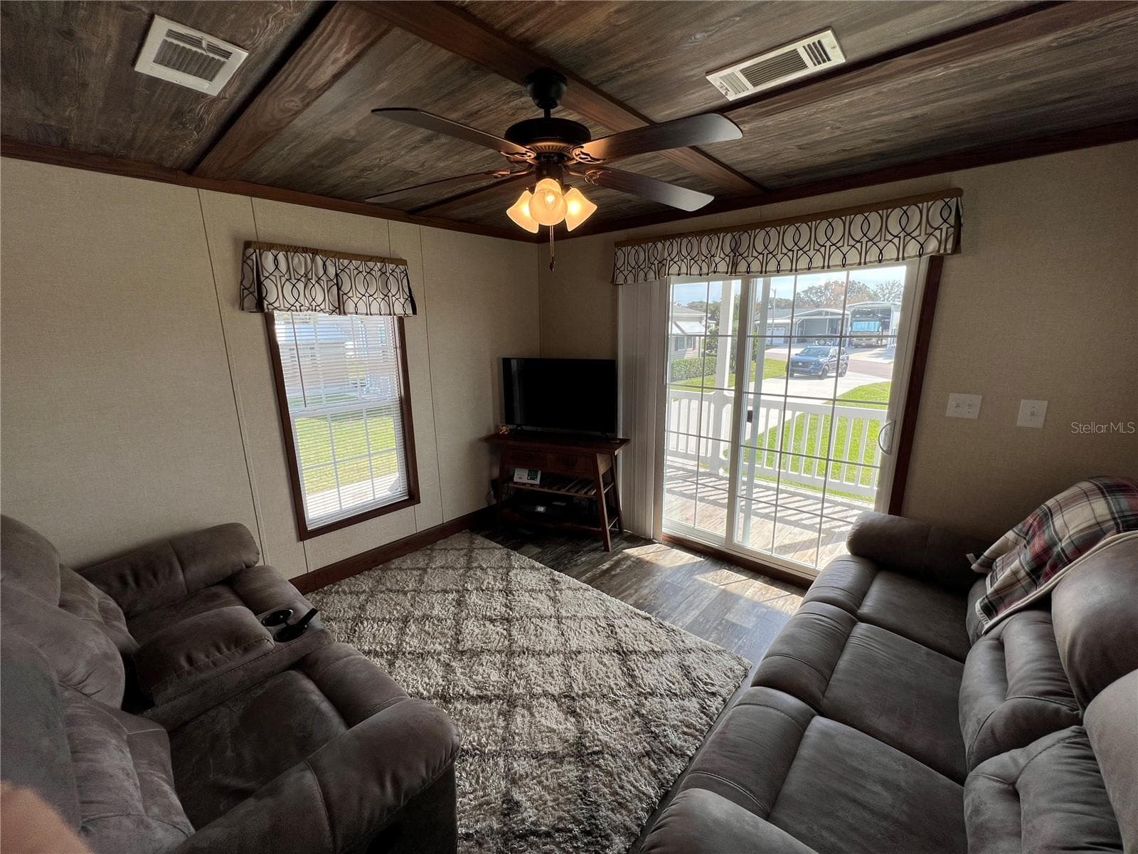 Manufactured Home at 5143 NORTHSHORE DR, POLK CITY, photo 15 of 51