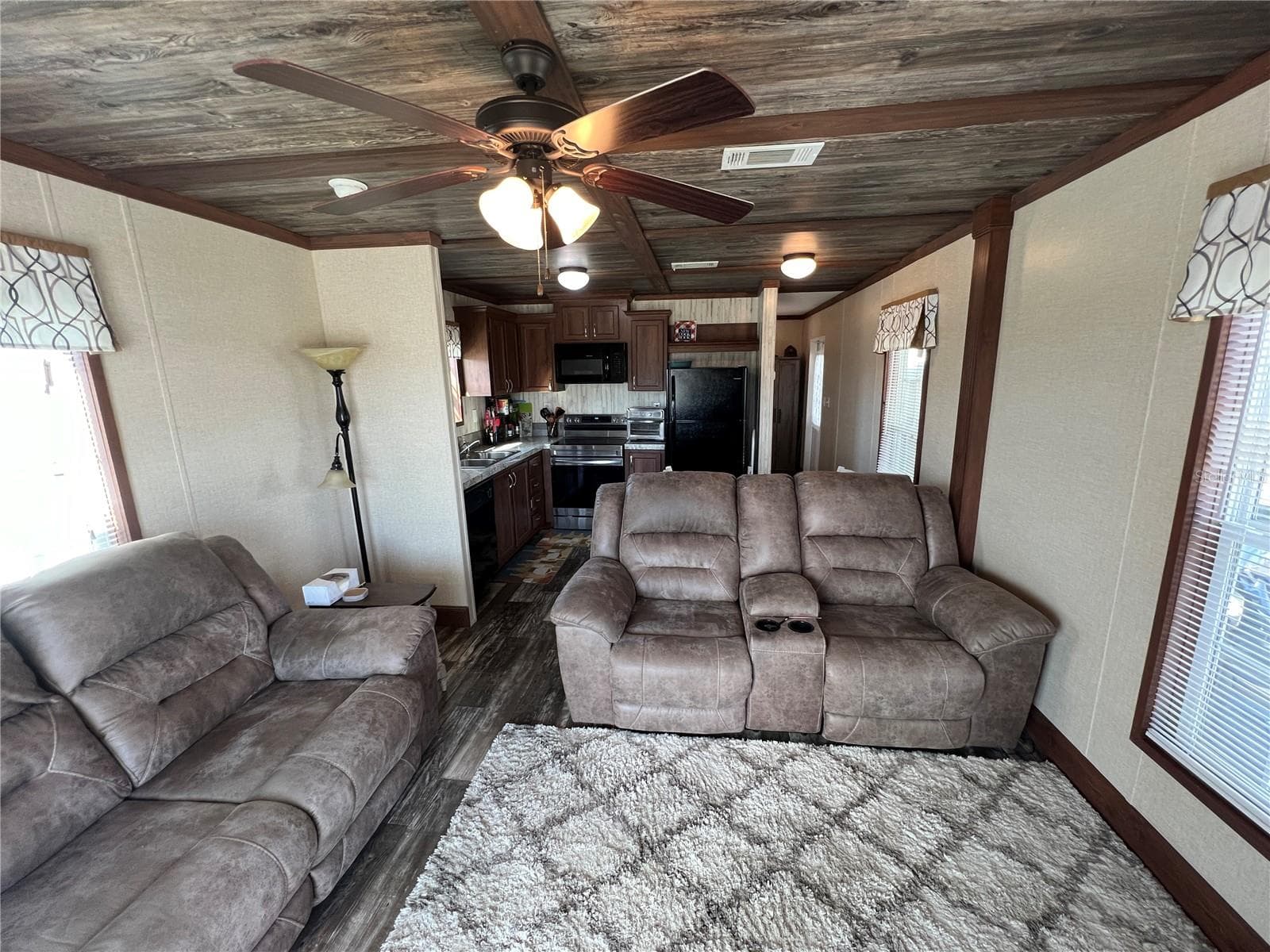 Manufactured Home at 5143 NORTHSHORE DR, POLK CITY, photo 16 of 51