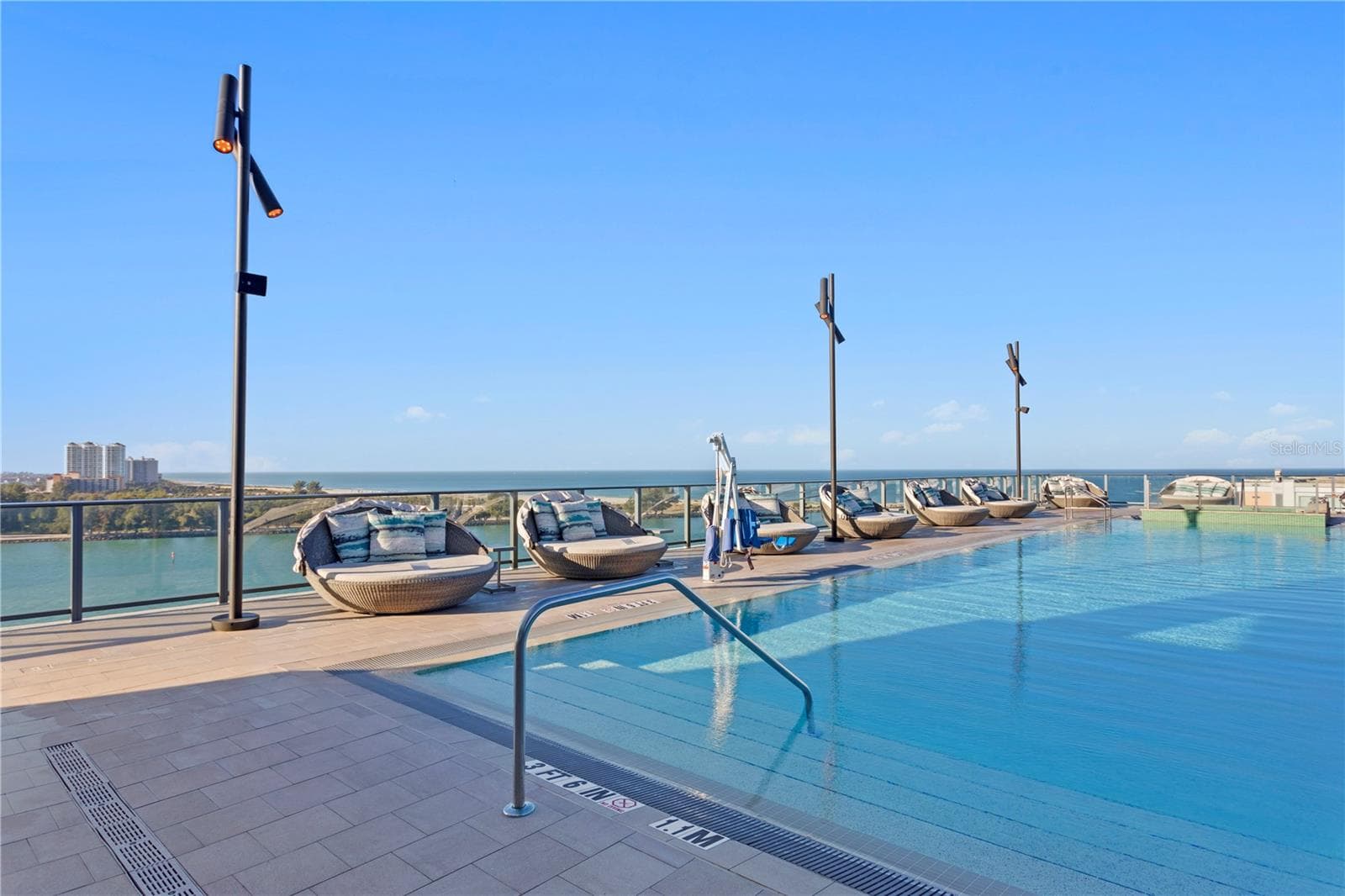Condo - Hotel at 691 S GULFVIEW BLVD #1412, CLEARWATER BEACH, photo 37 of 60