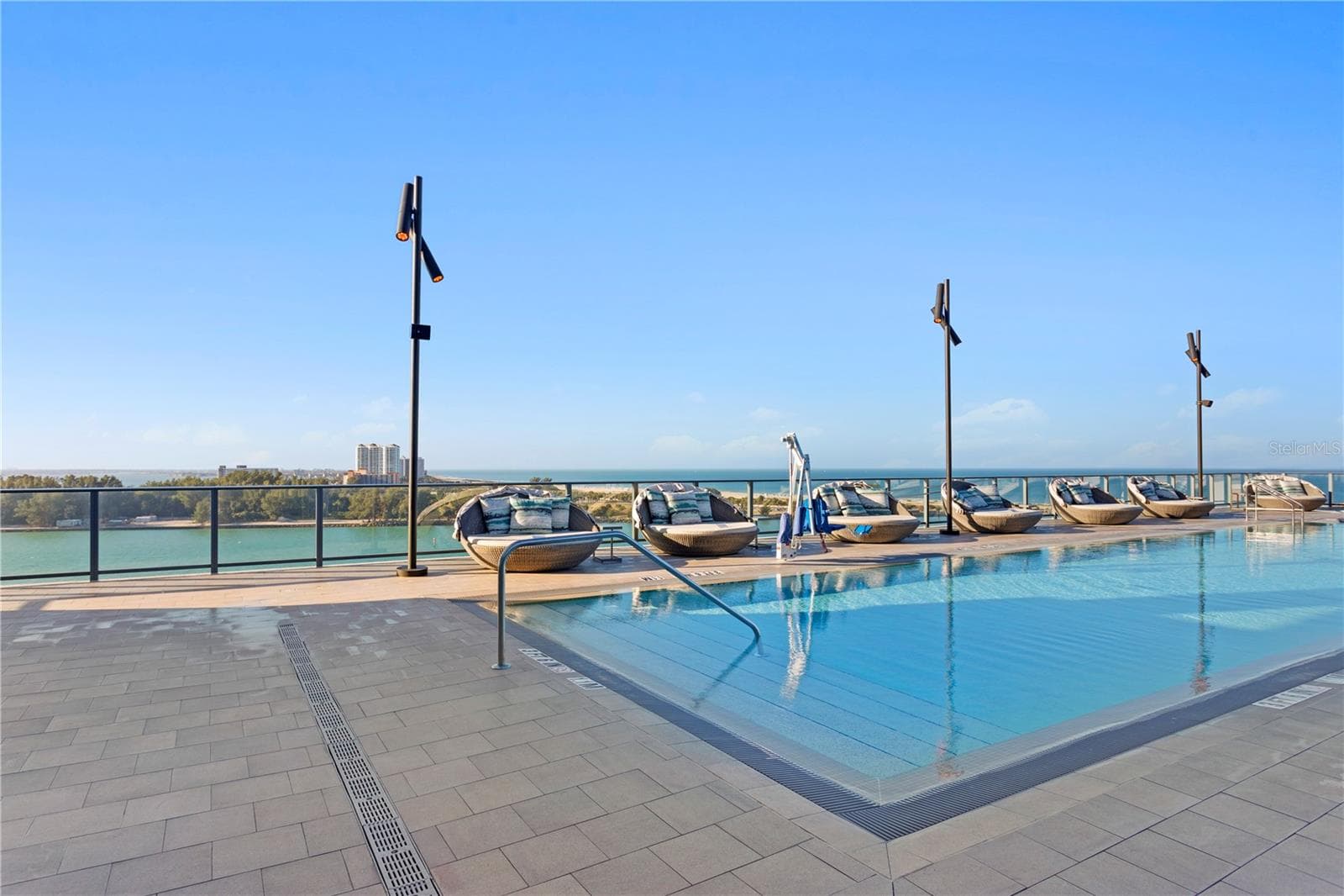 Condo - Hotel at 691 S GULFVIEW BLVD #1011, CLEARWATER BEACH, photo 34 of 61