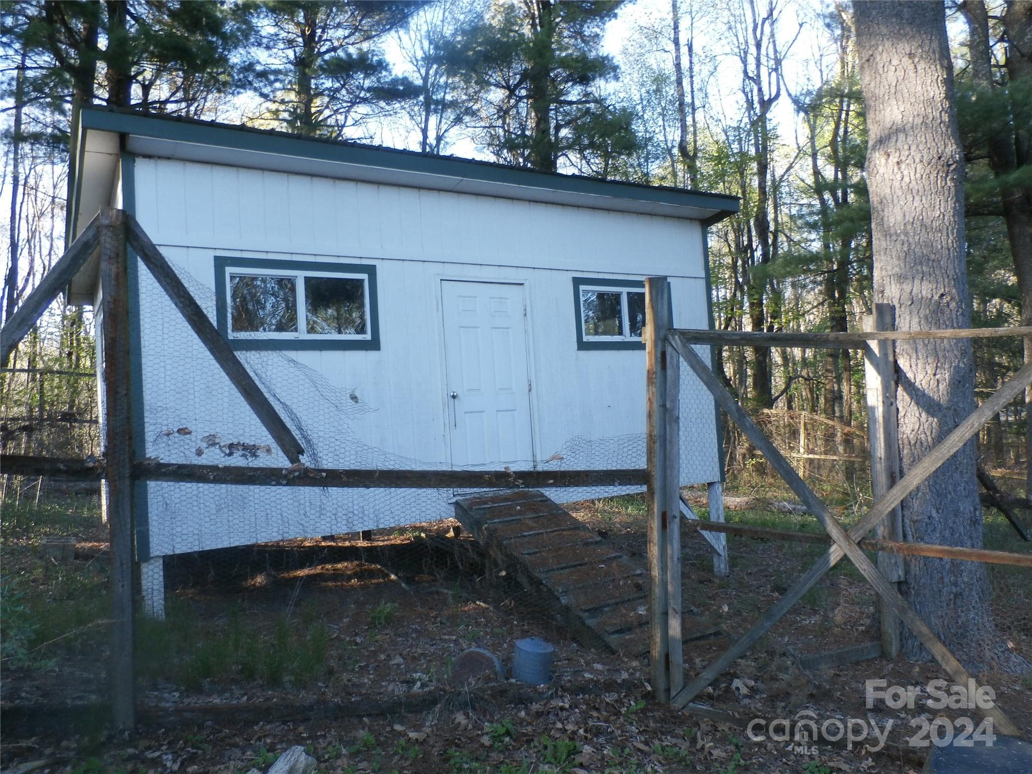 chicken house - 288 Firetower Road, Spruce Pine