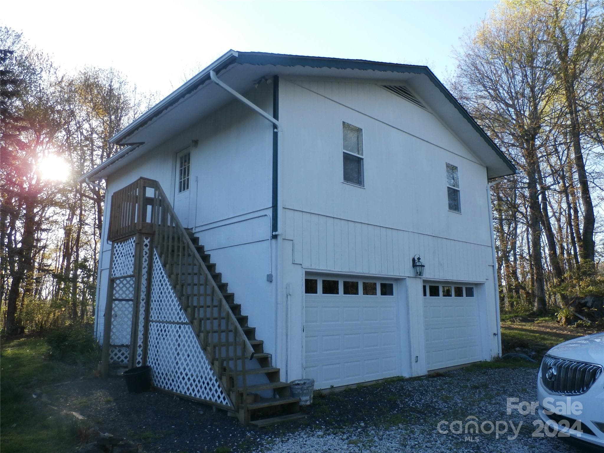 garage/apartment - 288 Firetower Road, Spruce Pine