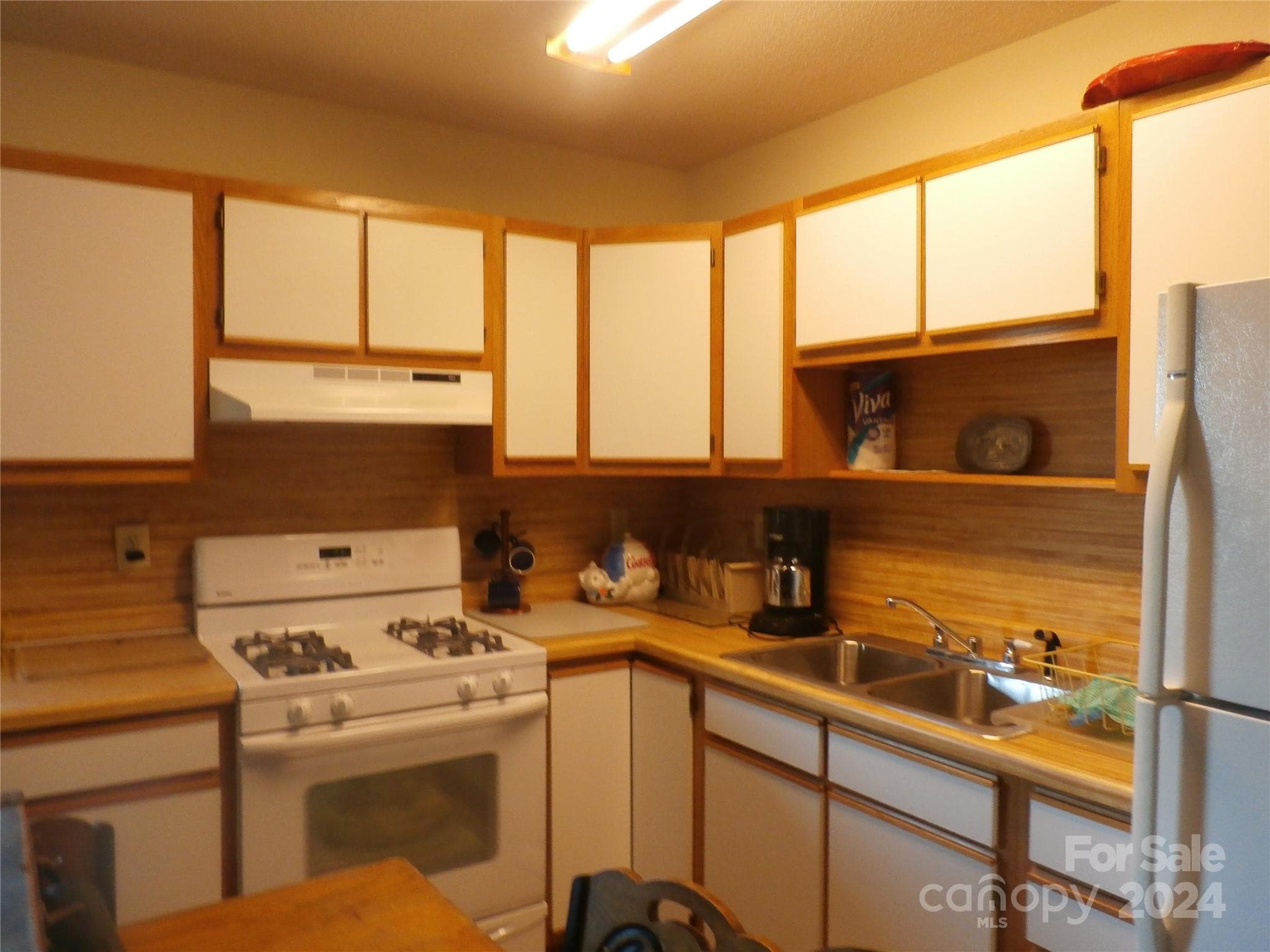 apartment kitchen - 288 Firetower Road, Spruce Pine