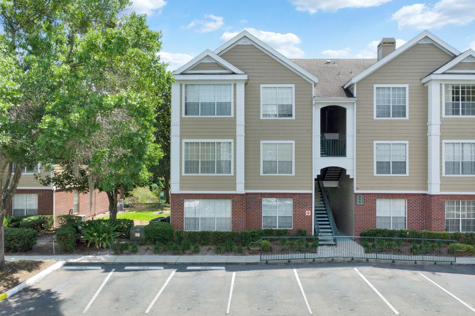 13103 MULBERRY PARK DR #8211