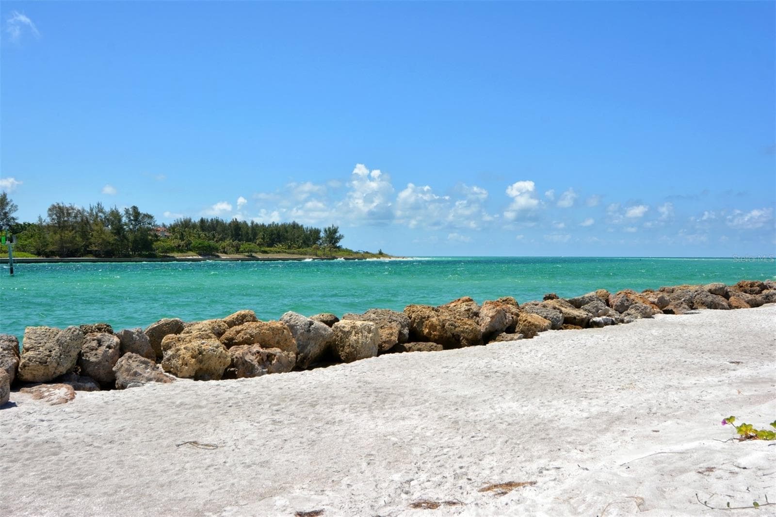 Private beach overlooking channel to intercoastal - 100 SANDS POINT RD #324, LONGBOAT KEY