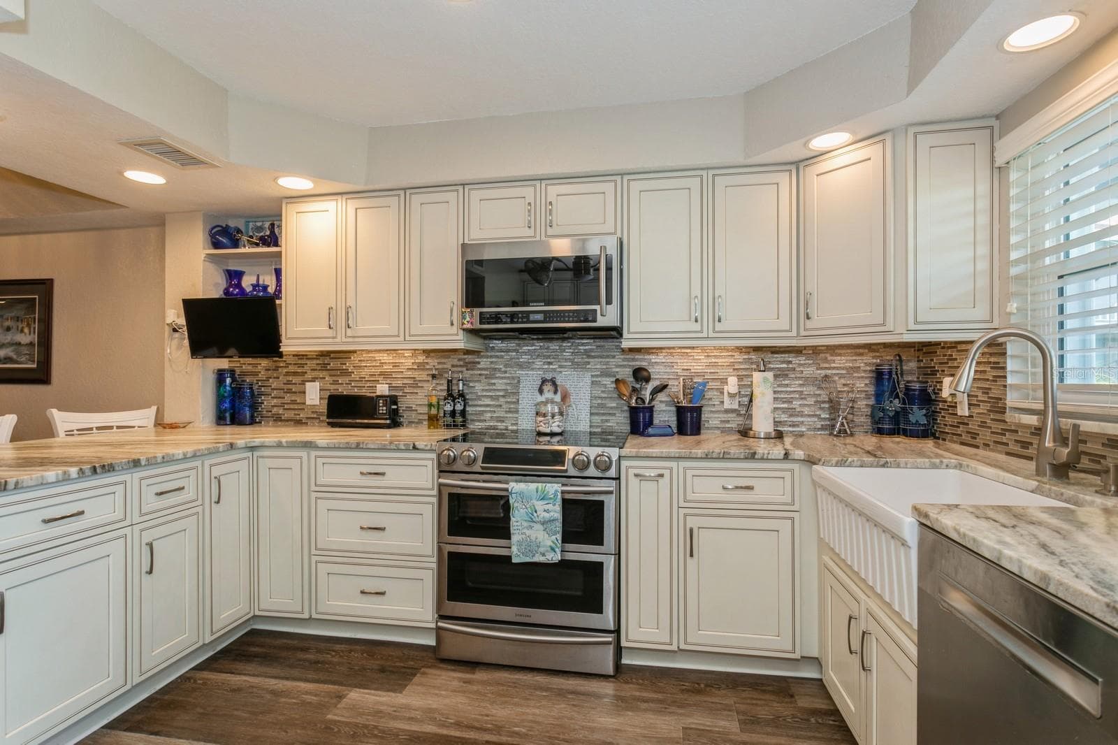 Townhouse at 9166 BLIND PASS RD, ST PETE BEACH, photo 9 of 37