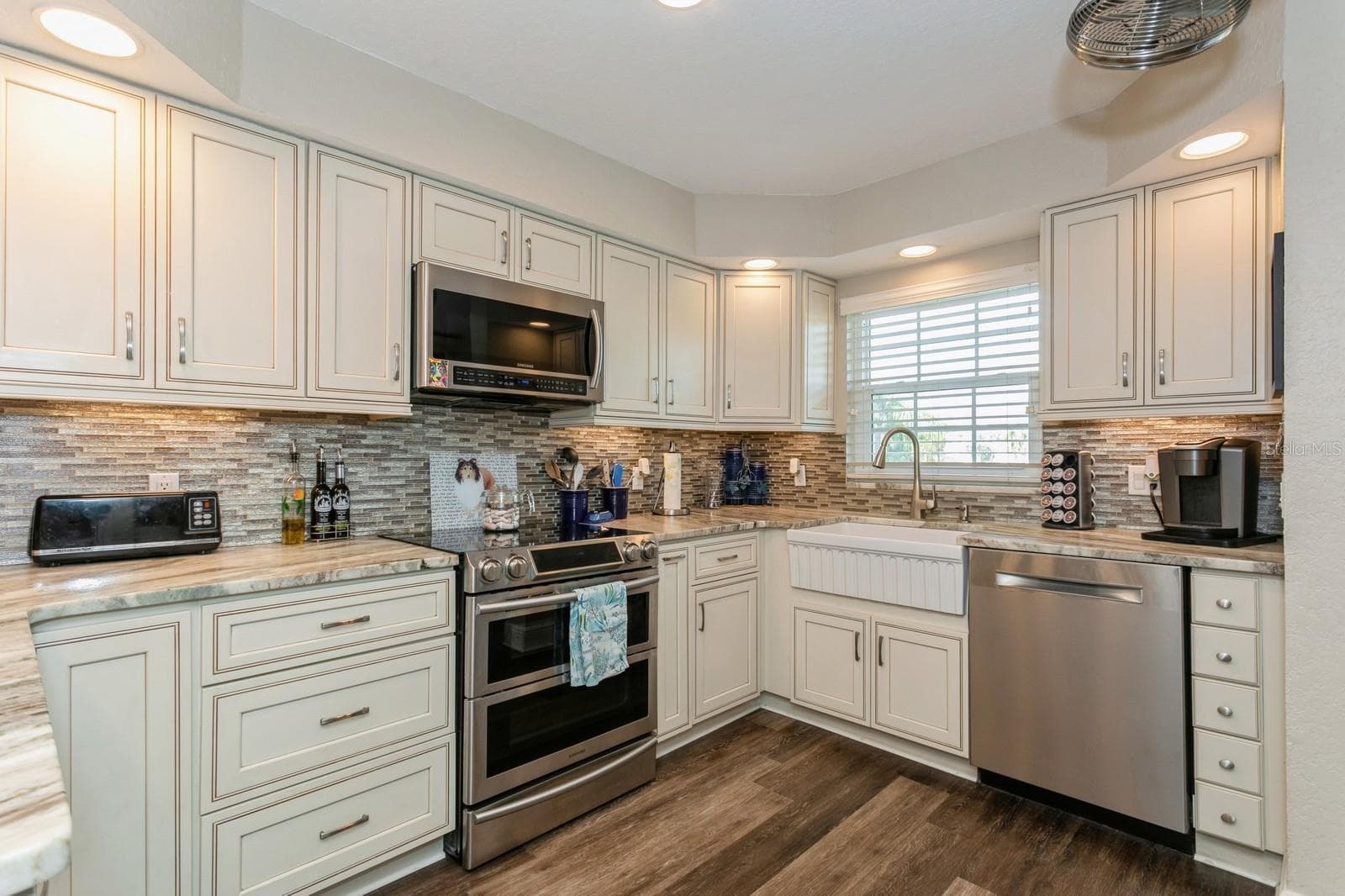 Townhouse at 9166 BLIND PASS RD, ST PETE BEACH, photo 10 of 37