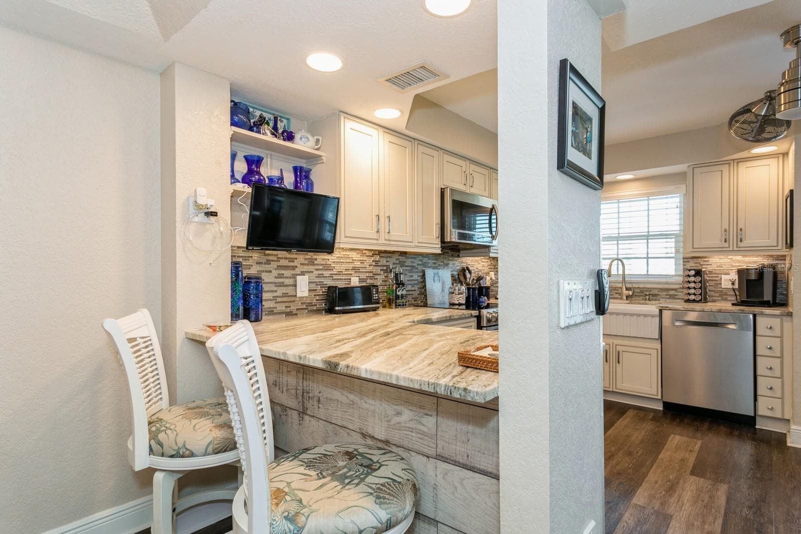 Townhouse at 9166 BLIND PASS RD, ST PETE BEACH, photo 12 of 37