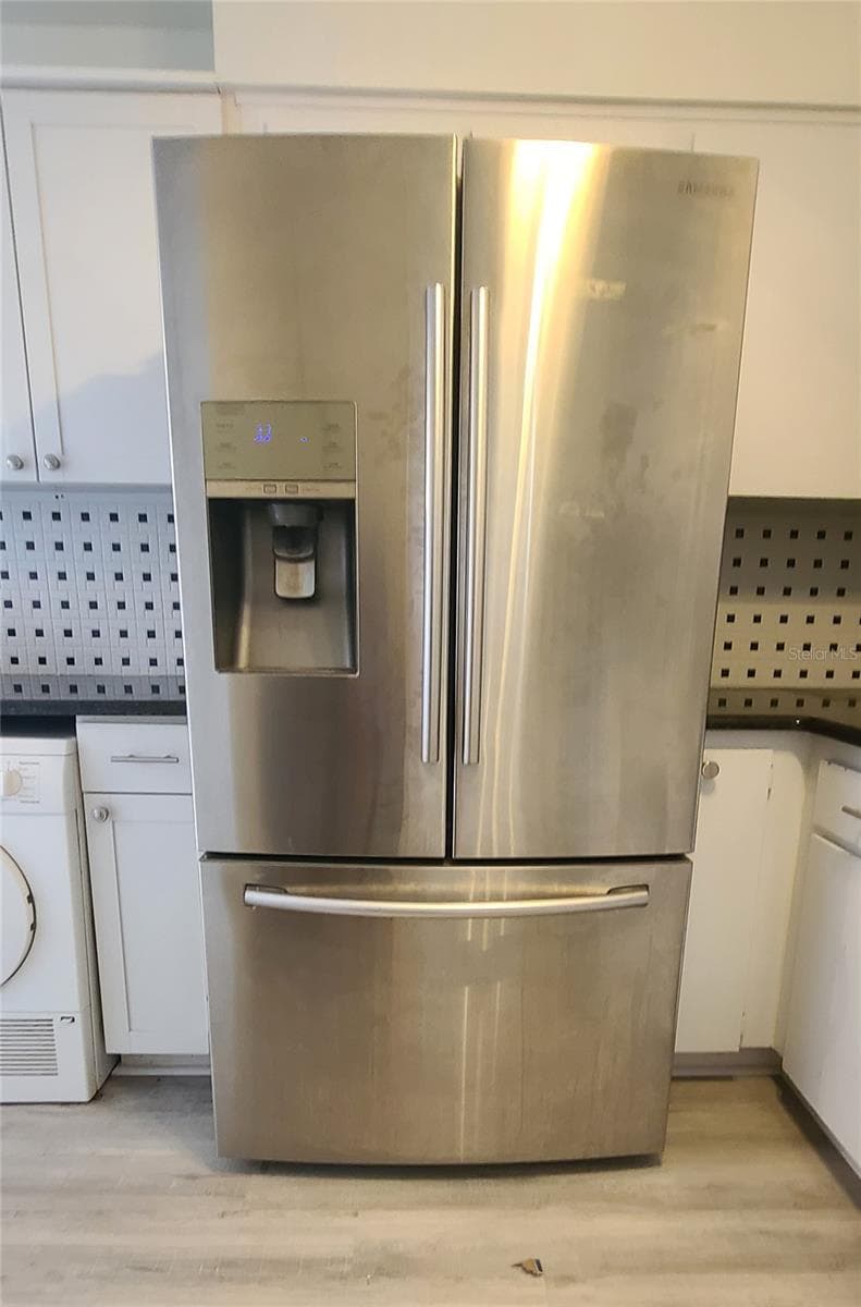 SS Refrigerator nu - 101 LAKE AVE NE #222, LARGO