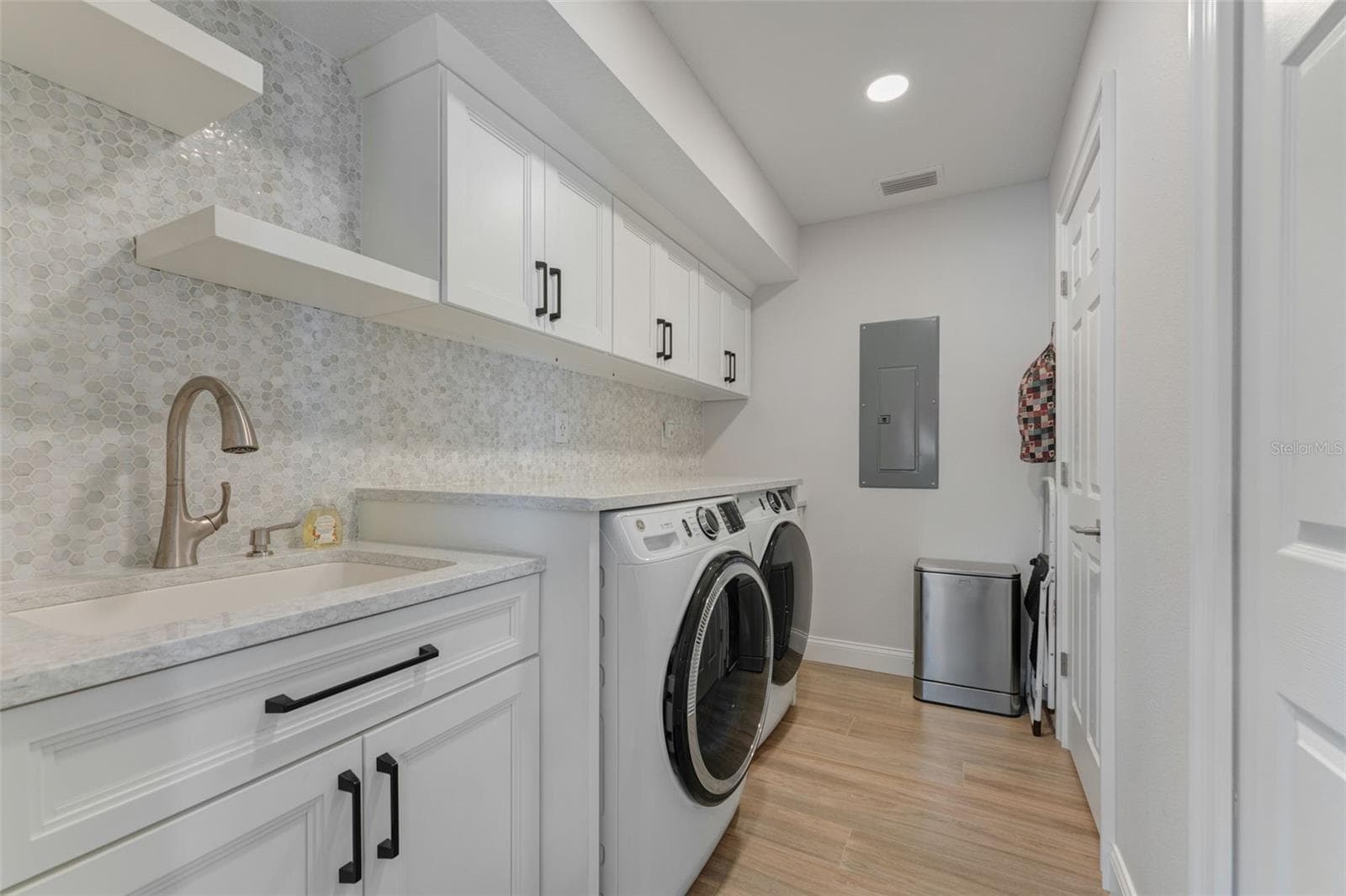 laundry room - 3502 BAHIA VISTA ST, SARASOTA