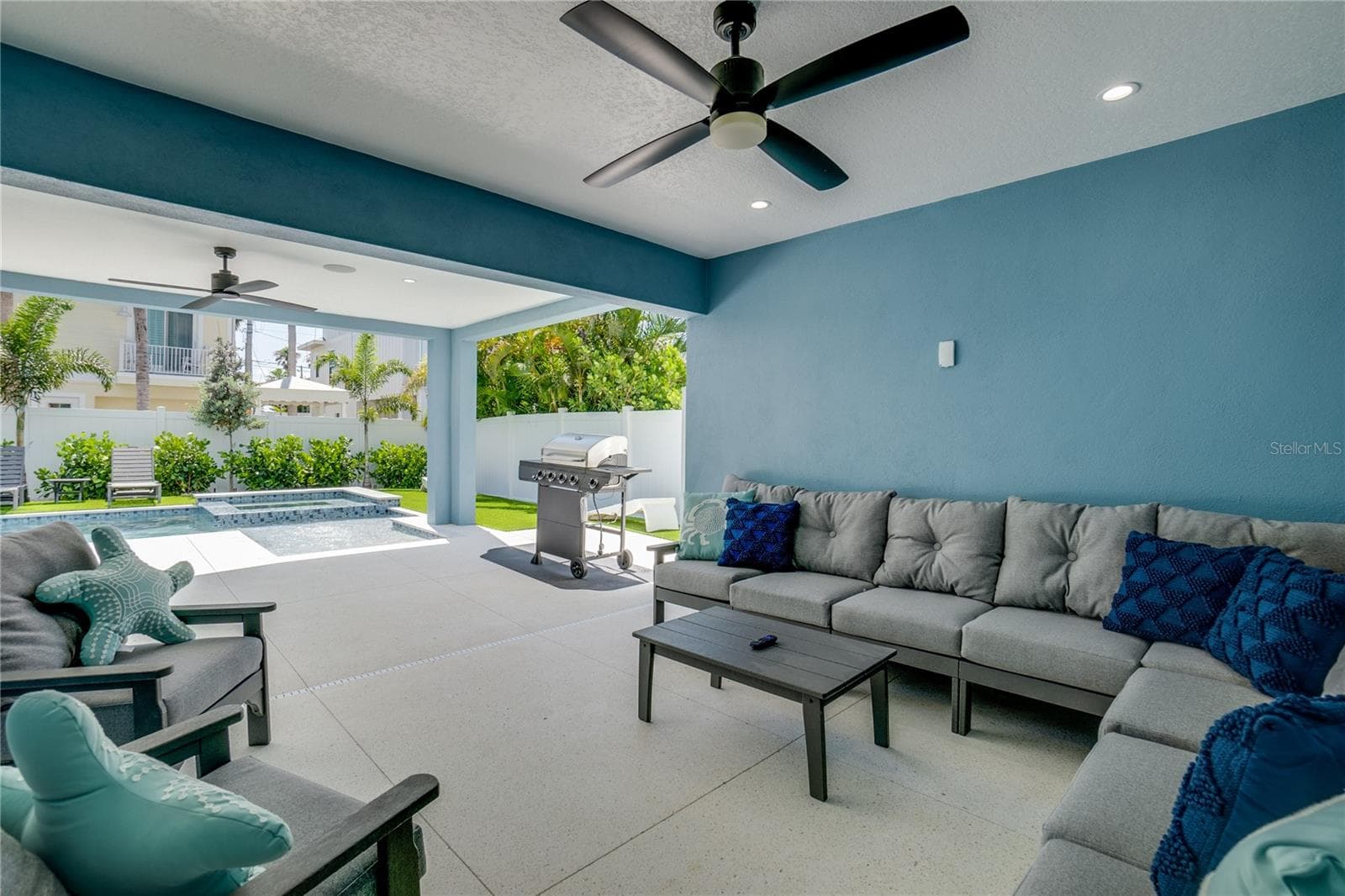 Pool Area - 2102 AVENUE B, BRADENTON BEACH