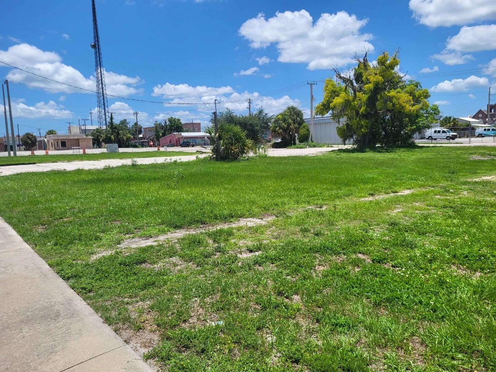 103 N BREVARD AVE