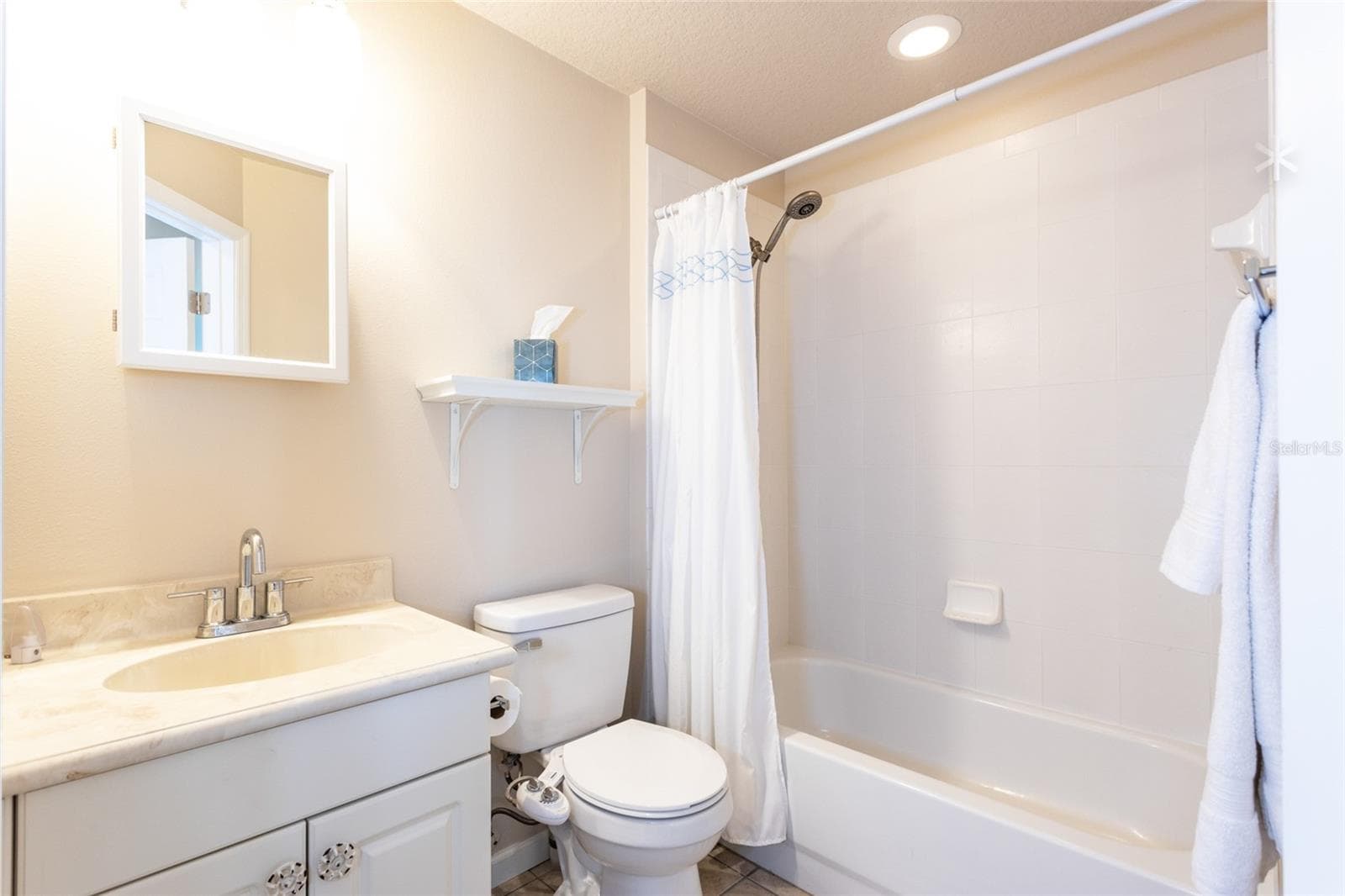 Single Family Residence at 118 GOLFVIEW CT, BUNNELL, photo 15 of 32