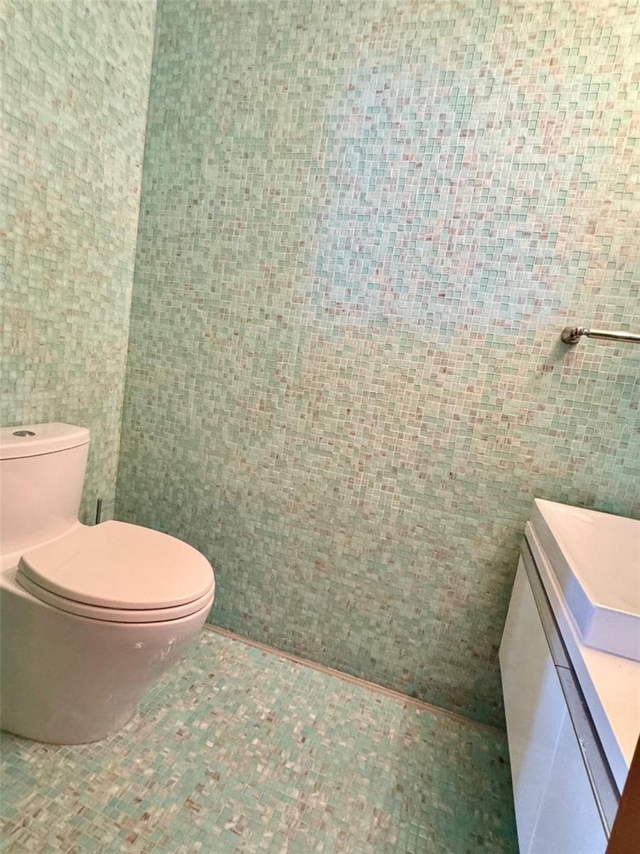 half bathroom - 1500 OCEAN DR #905, MIAMI BEACH