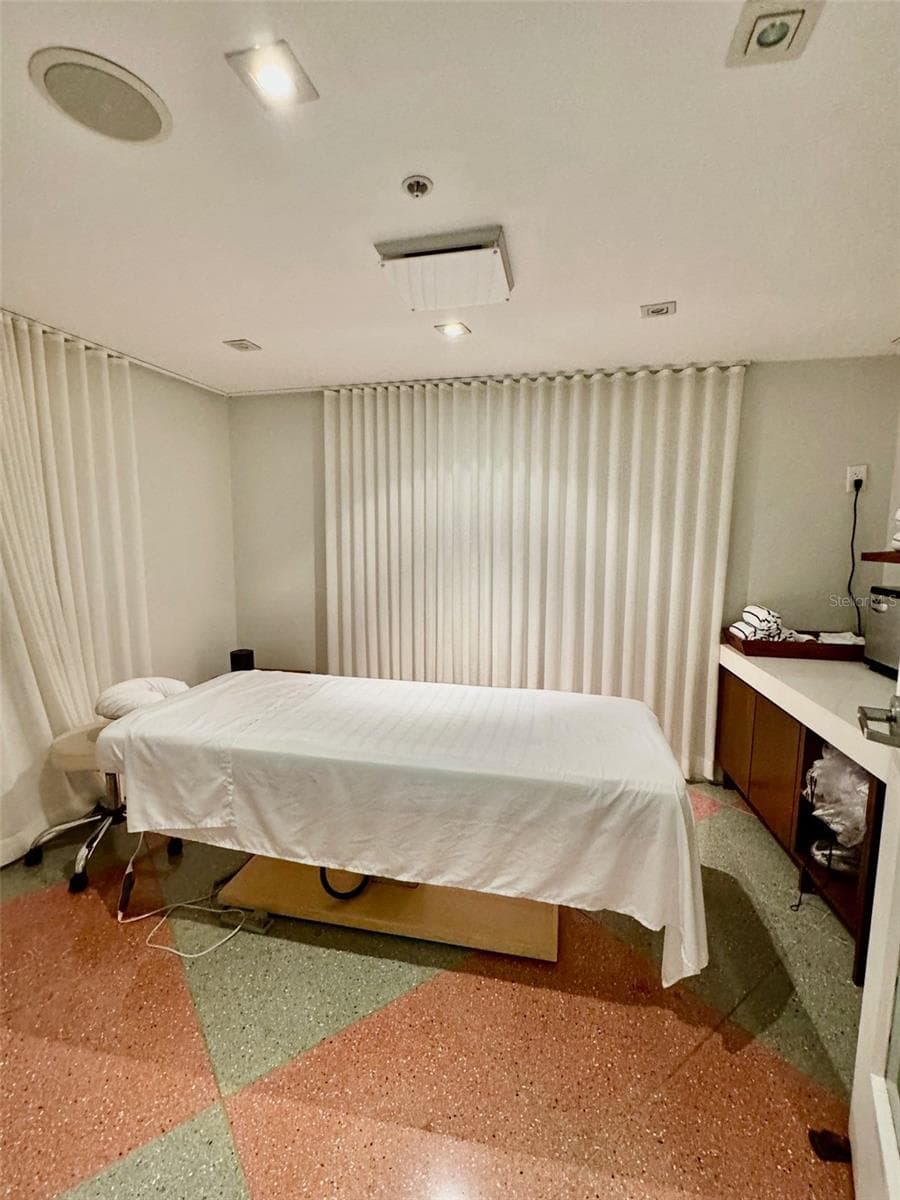 massage room - 1500 OCEAN DR #905, MIAMI BEACH