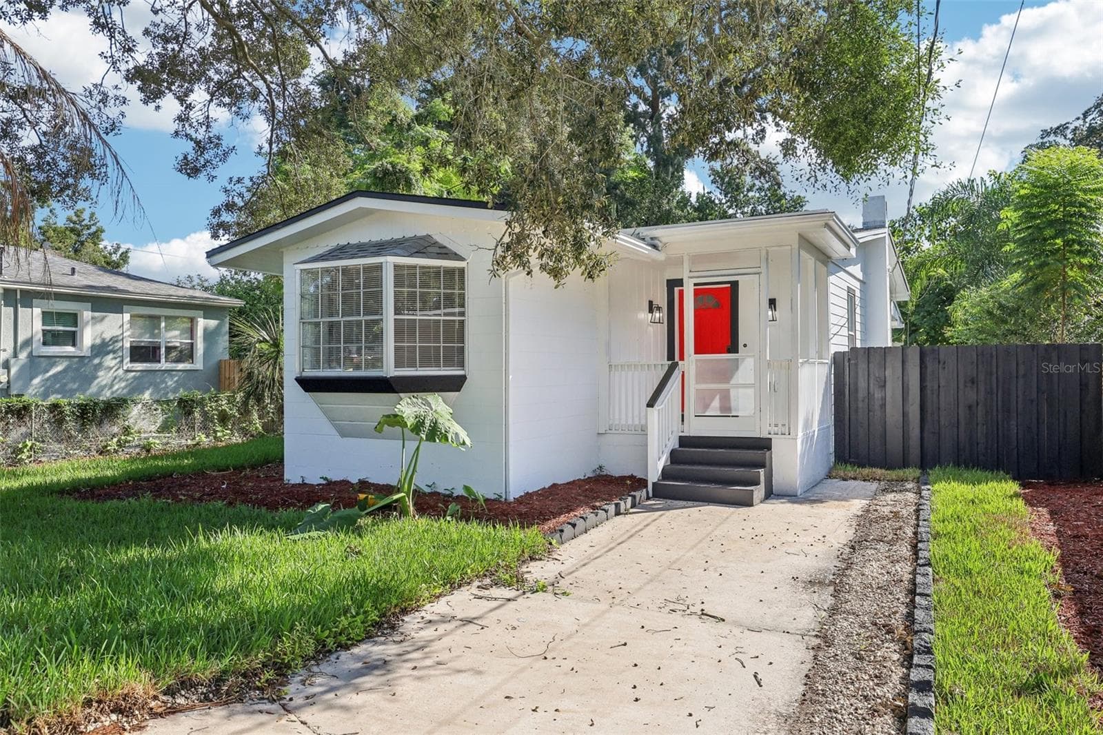 1815 LARKIN AVE
