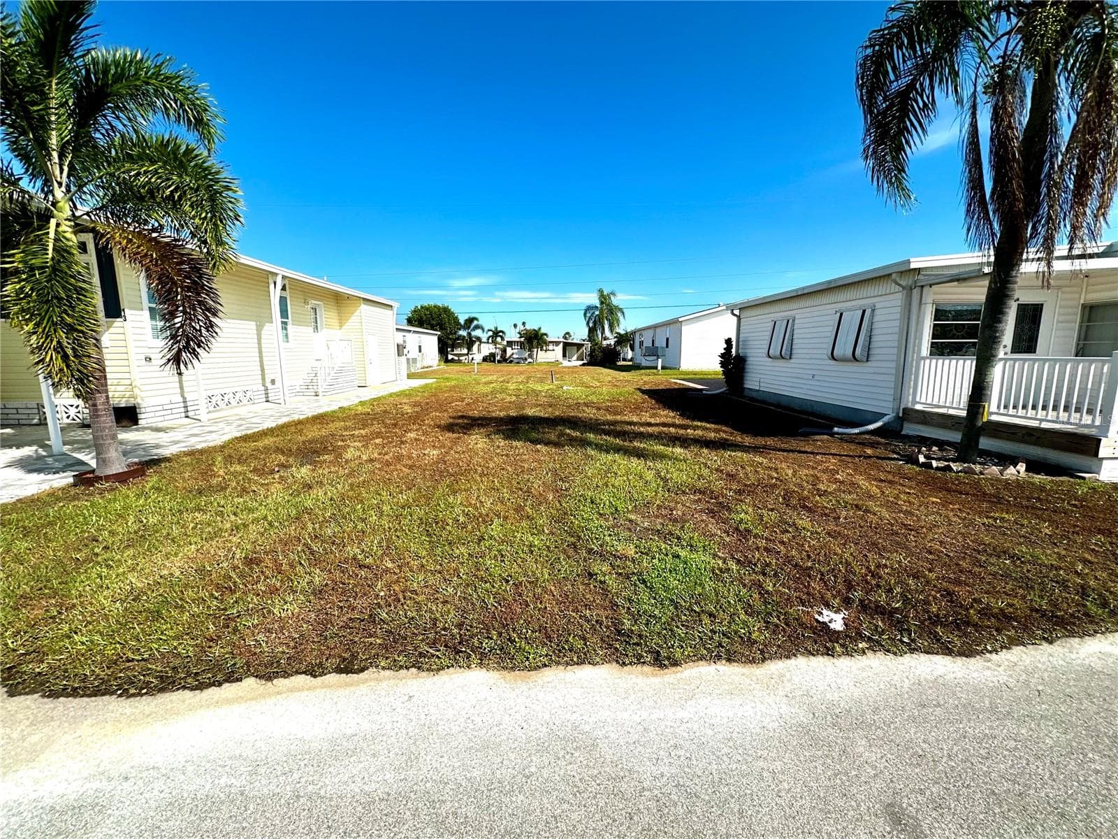 15 FLORES DR