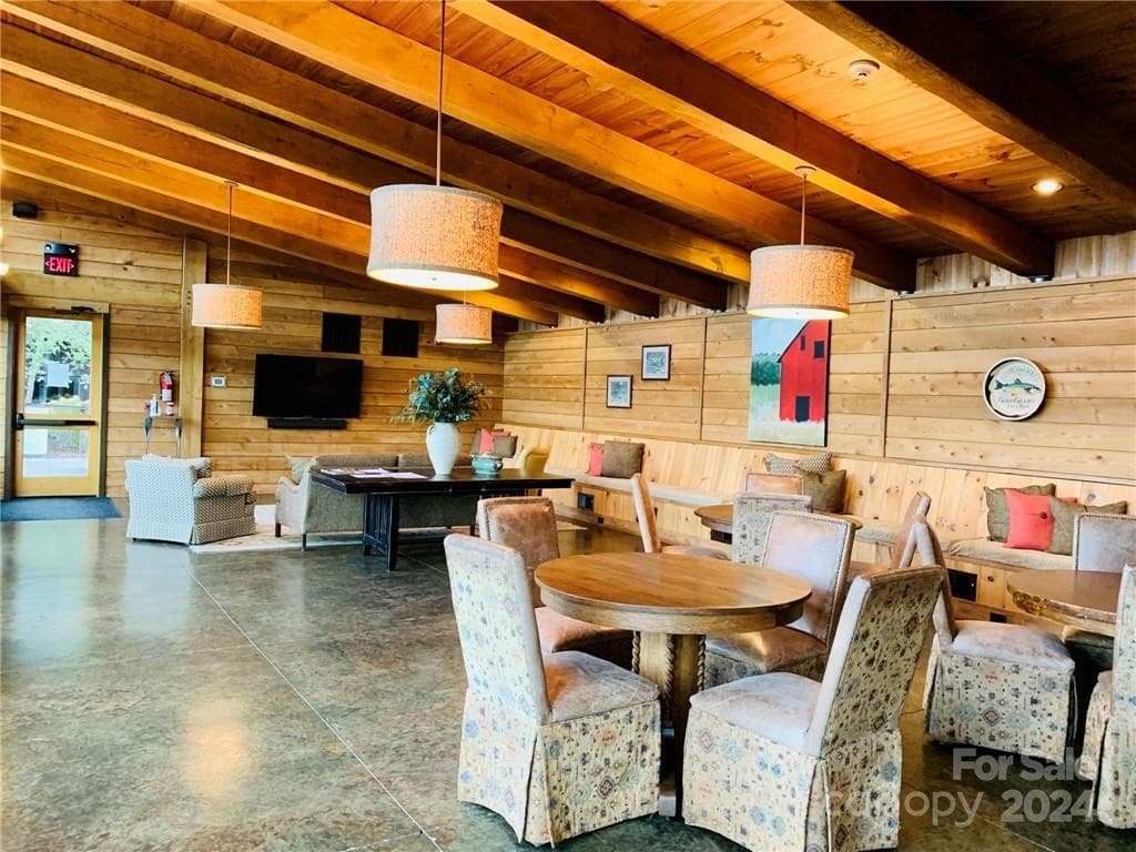 River Lodge dining/TV area - 391 Red Fox Trail, Marshall