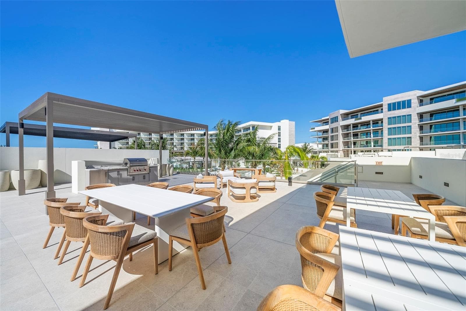 Residents Clubhouse Terrace - 1591 GULF OF MEXICO DR #413, LONGBOAT KEY