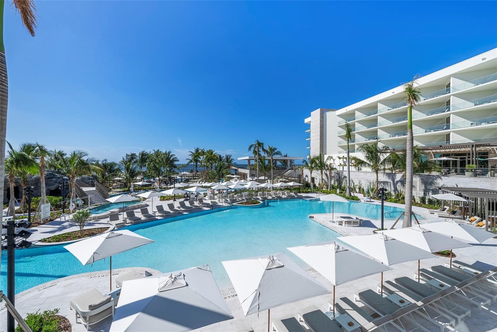 St. Regis Pool - 1591 GULF OF MEXICO DR #413, LONGBOAT KEY