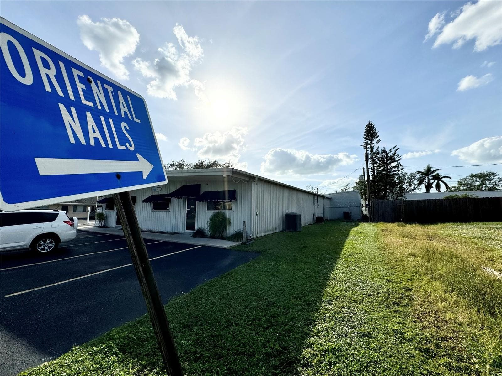 There is additional rear land off Murdock see survey - 3080 BEE RIDGE RD, SARASOTA