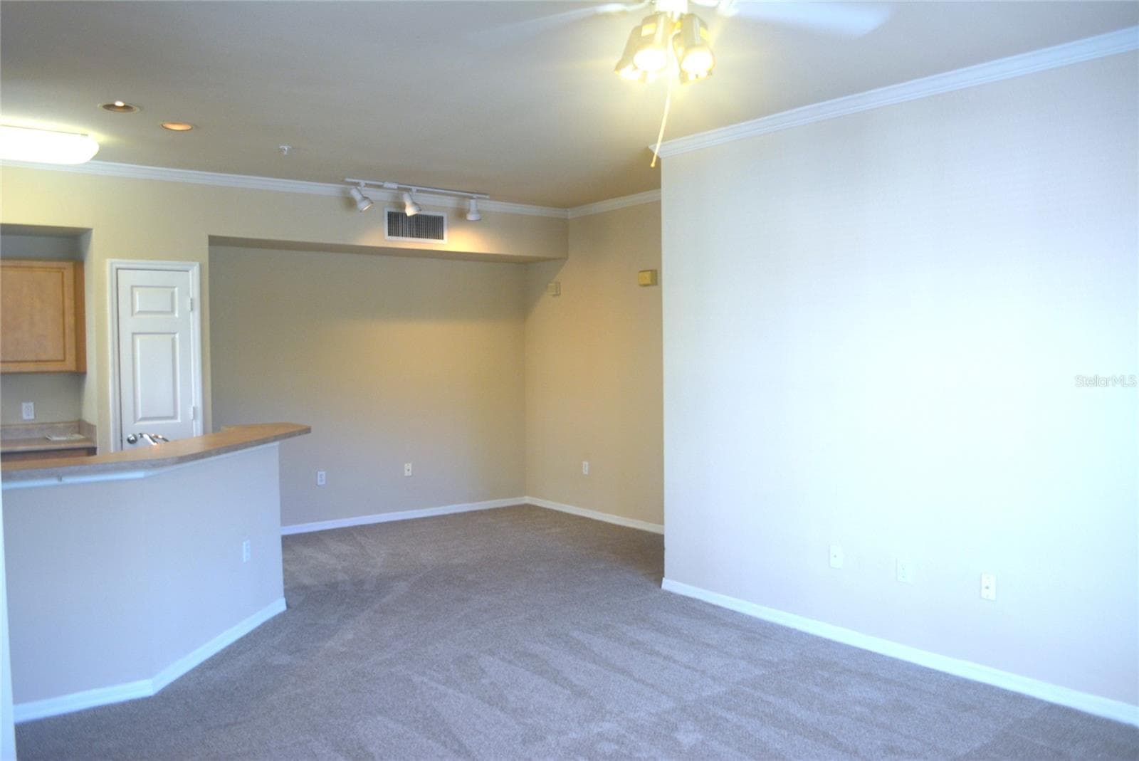 Combo Dining and Living Room - 5701 SOLDIER CIR #104, SARASOTA